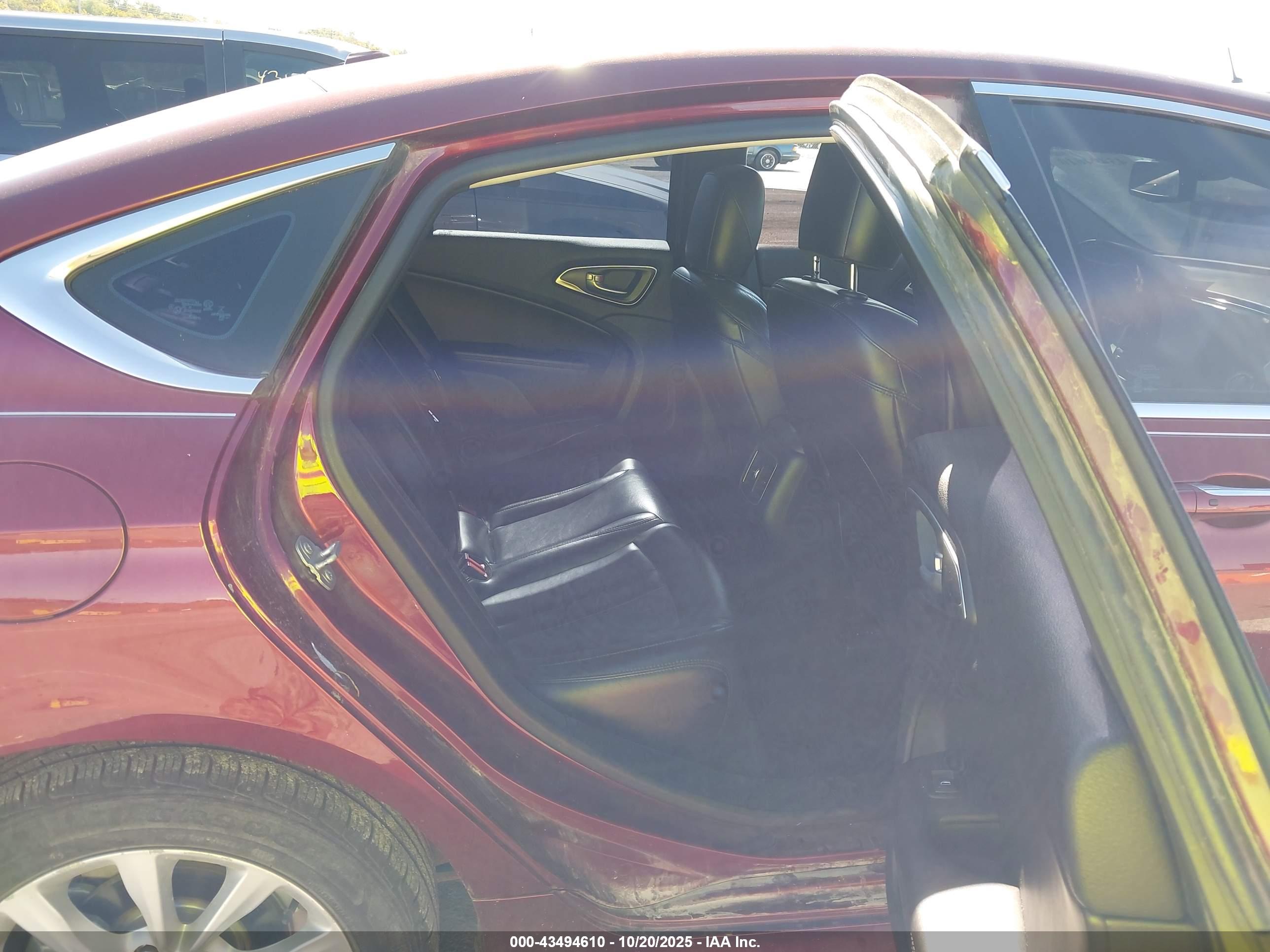 CHRYSLER 200 image 8