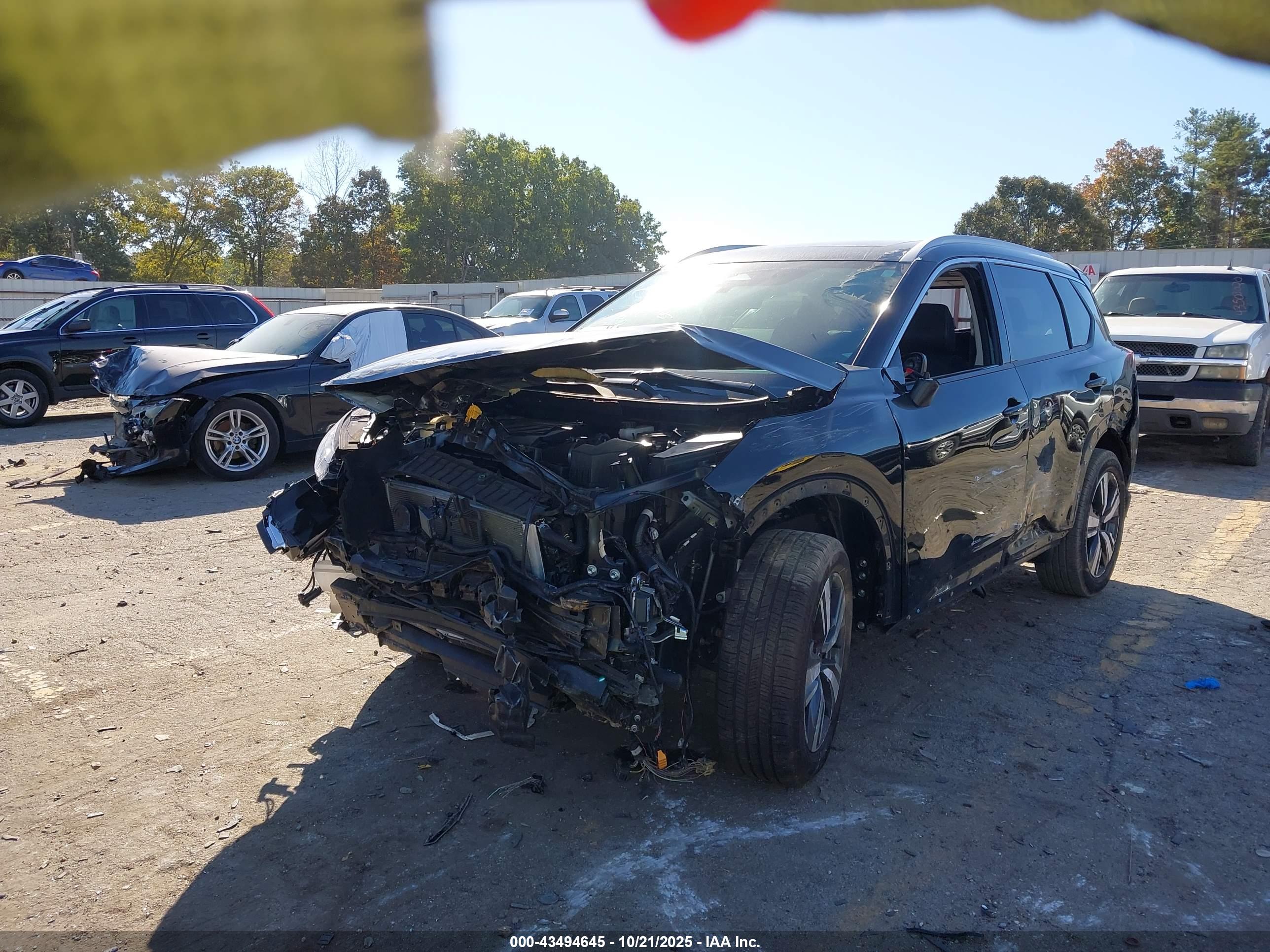 NISSAN ROGUE image 2