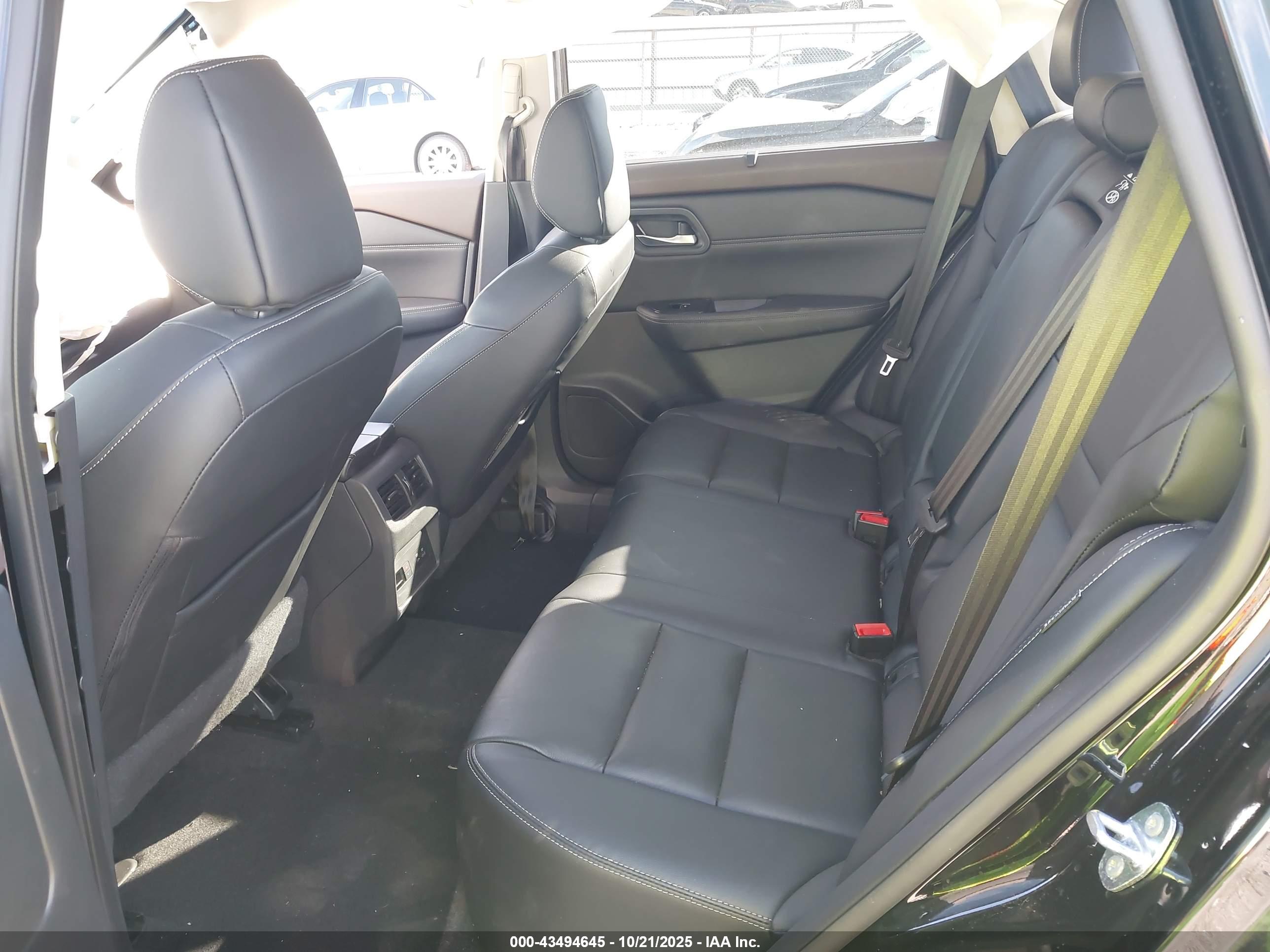 NISSAN ROGUE image 8