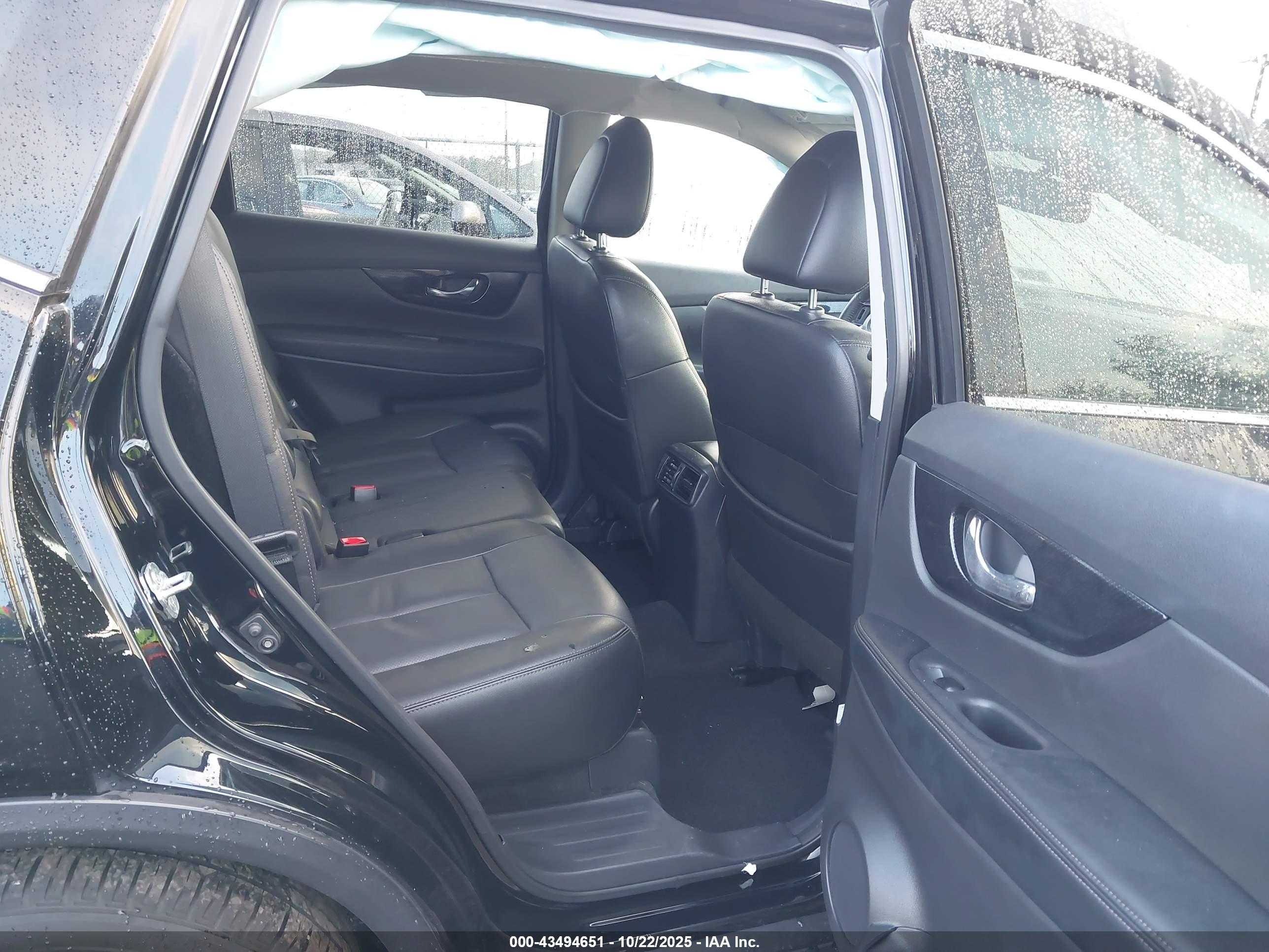NISSAN ROGUE image 8