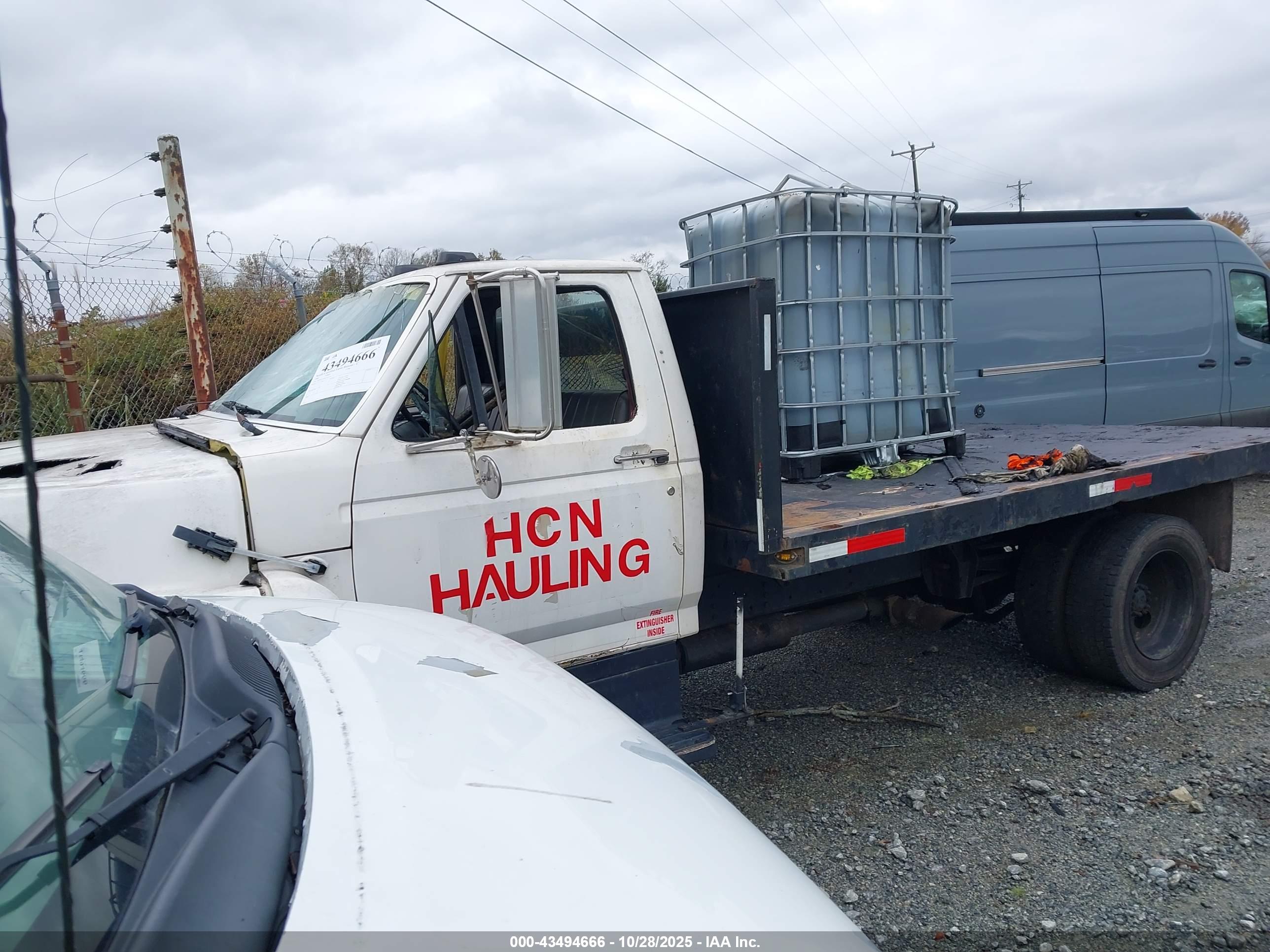 FORD F700 image 2