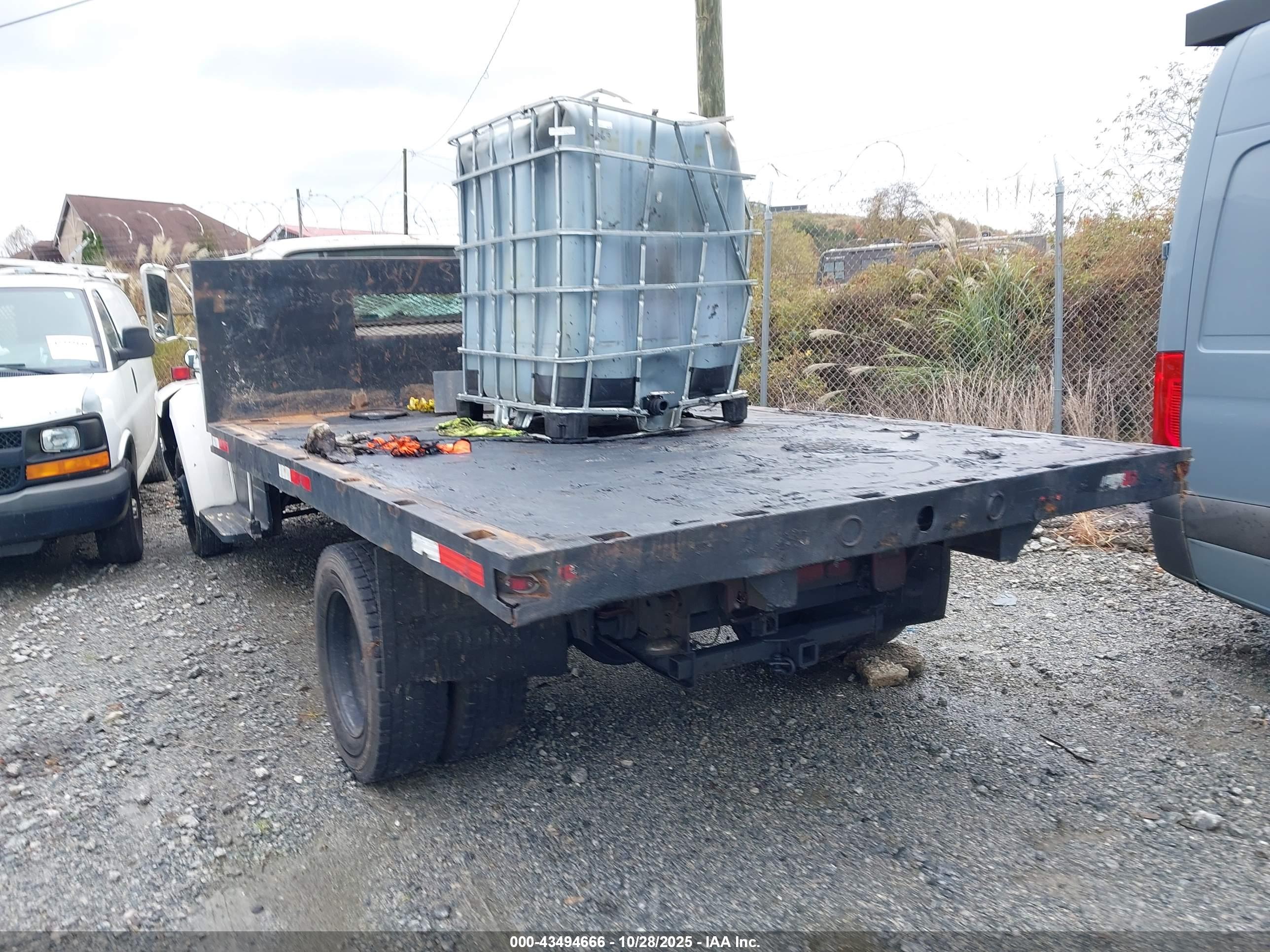 FORD F700 image 3