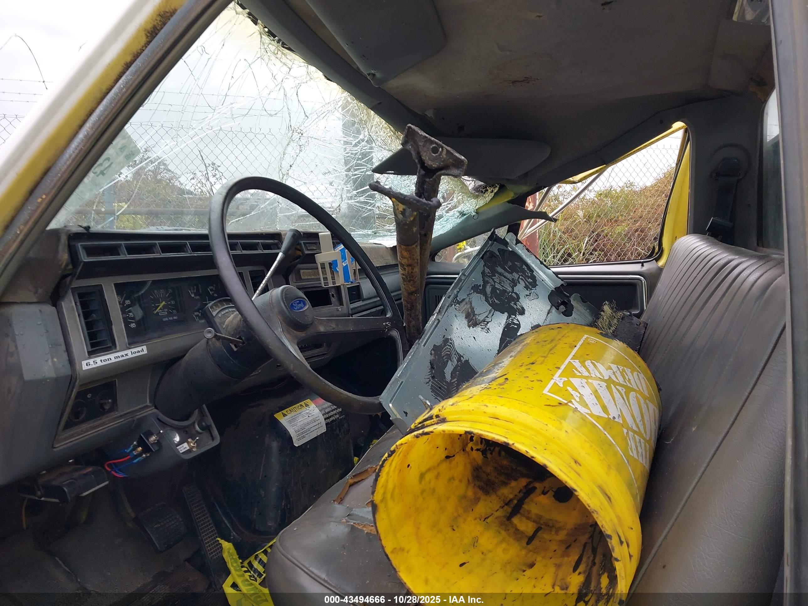 FORD F700 image 7