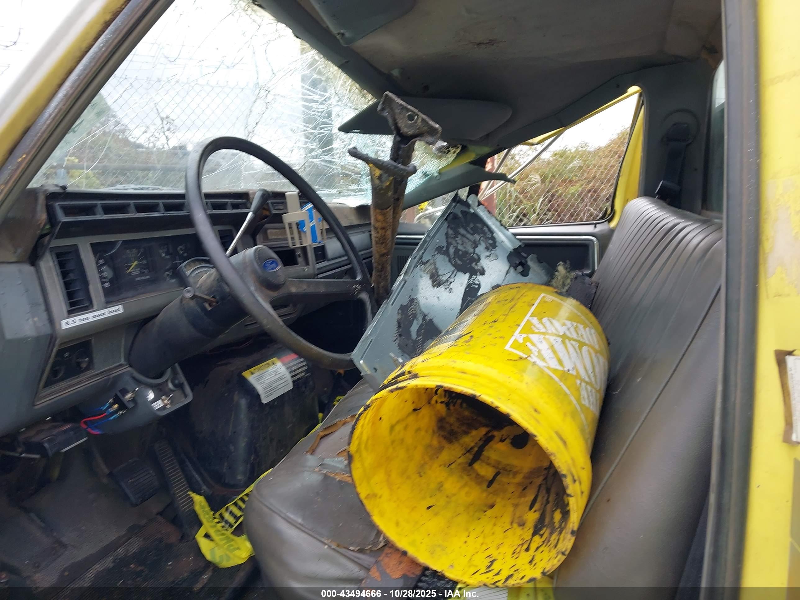 FORD F700 image 8