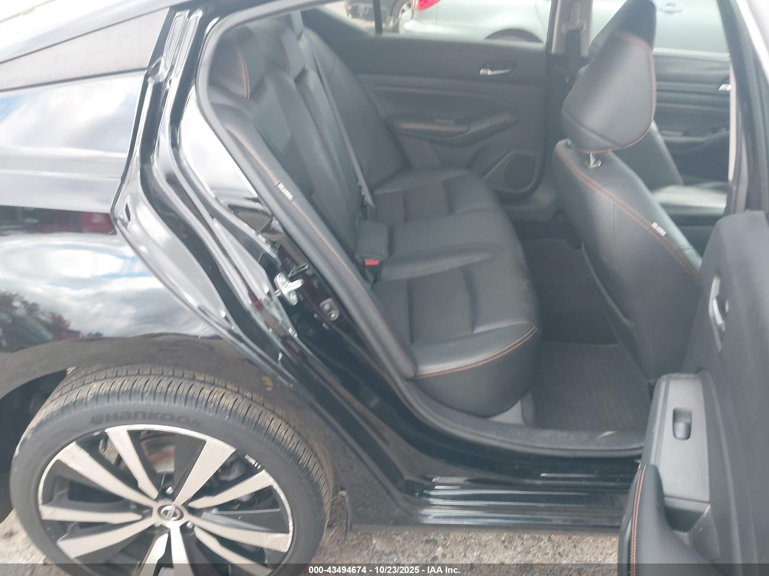 NISSAN ALTIMA image 8