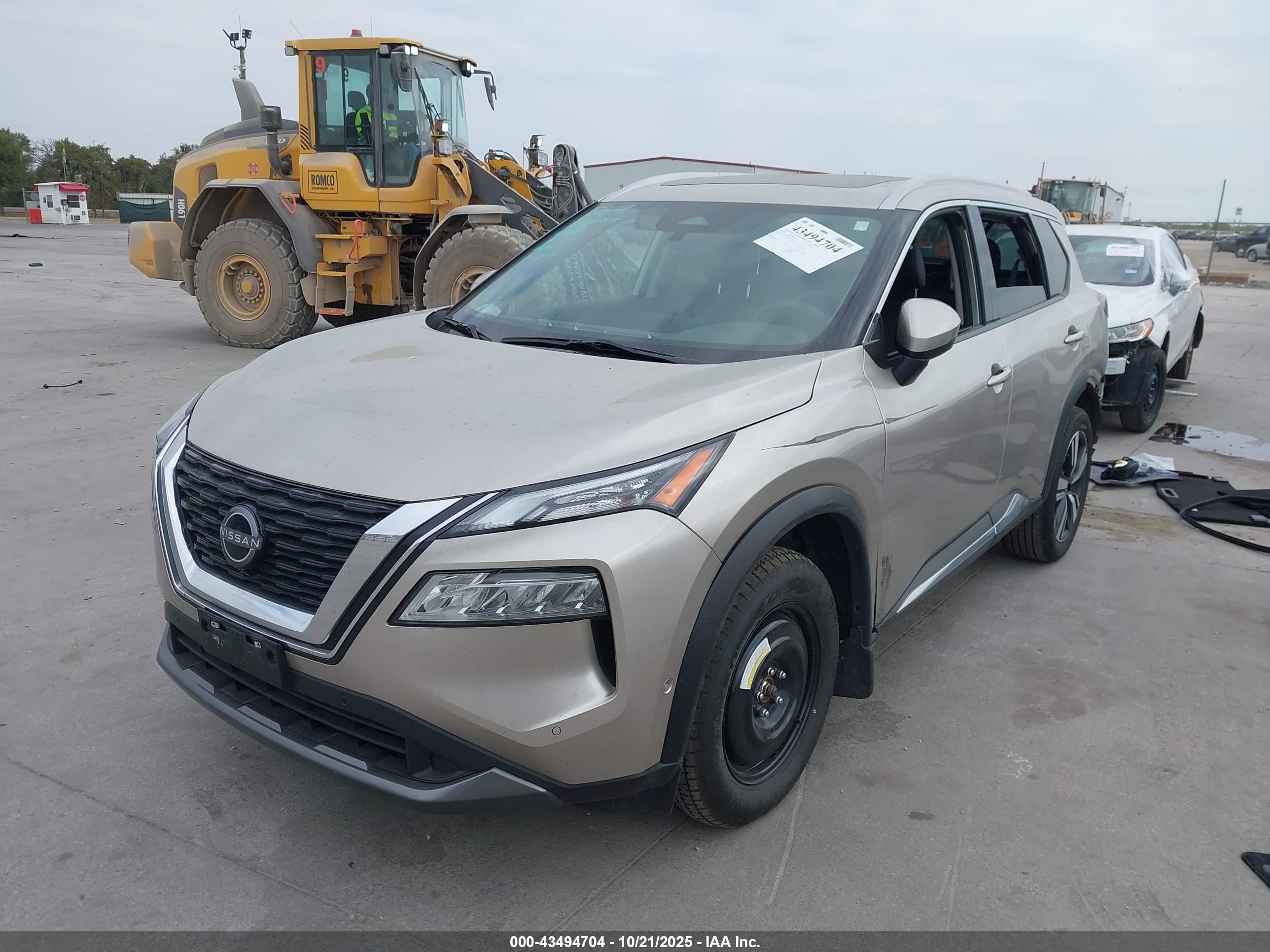 NISSAN ROGUE image 2