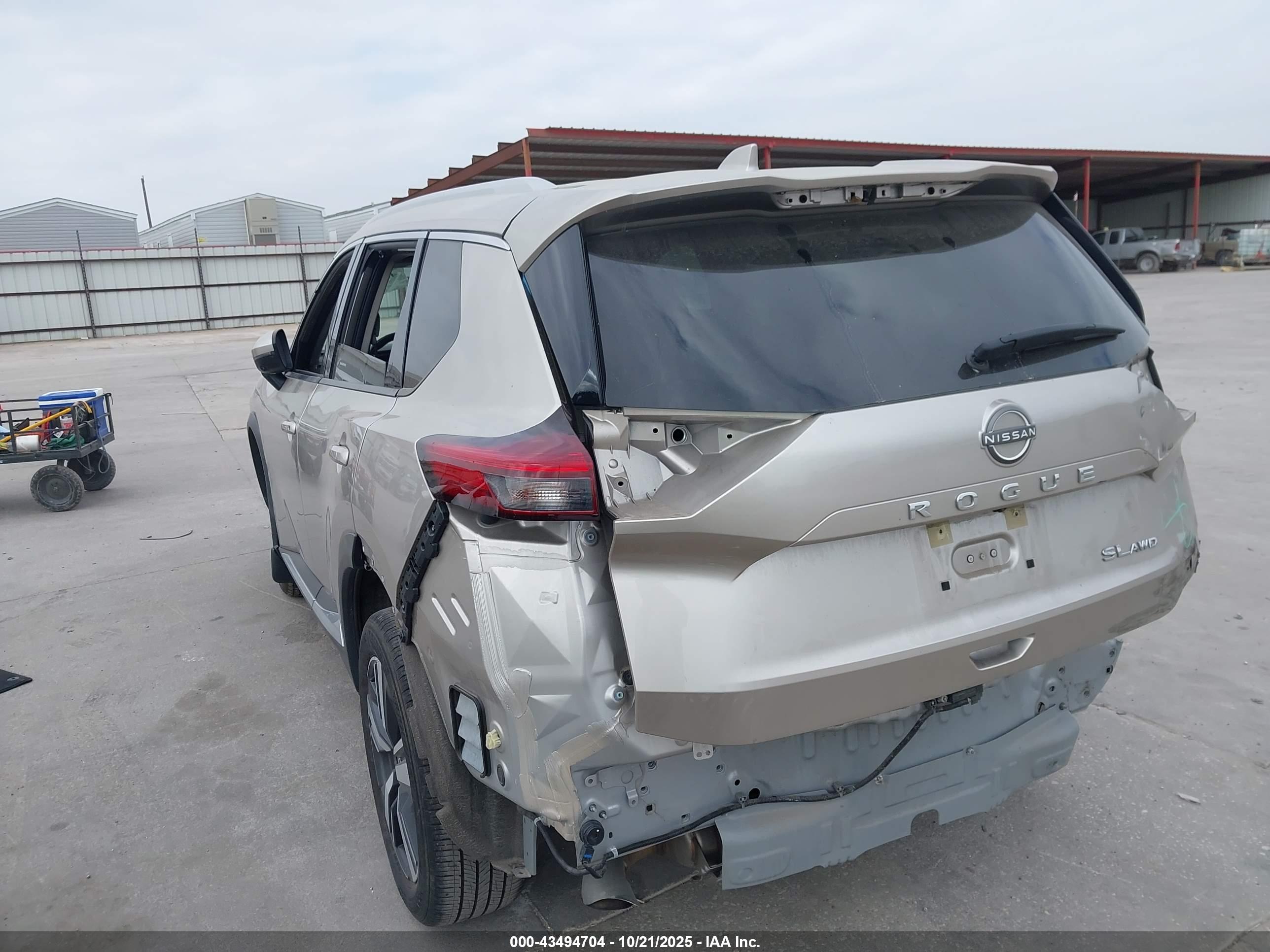 NISSAN ROGUE image 3