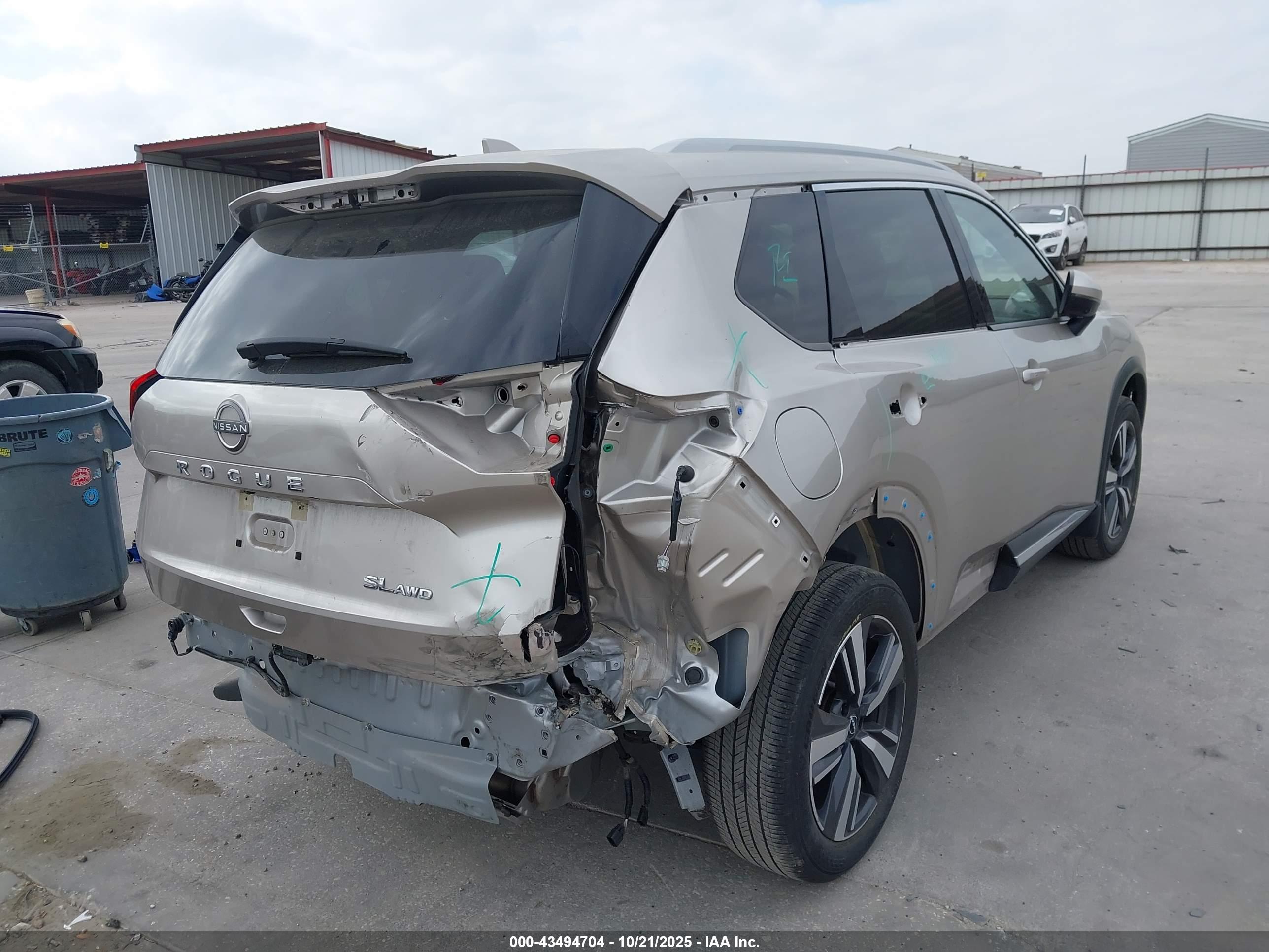 NISSAN ROGUE image 4