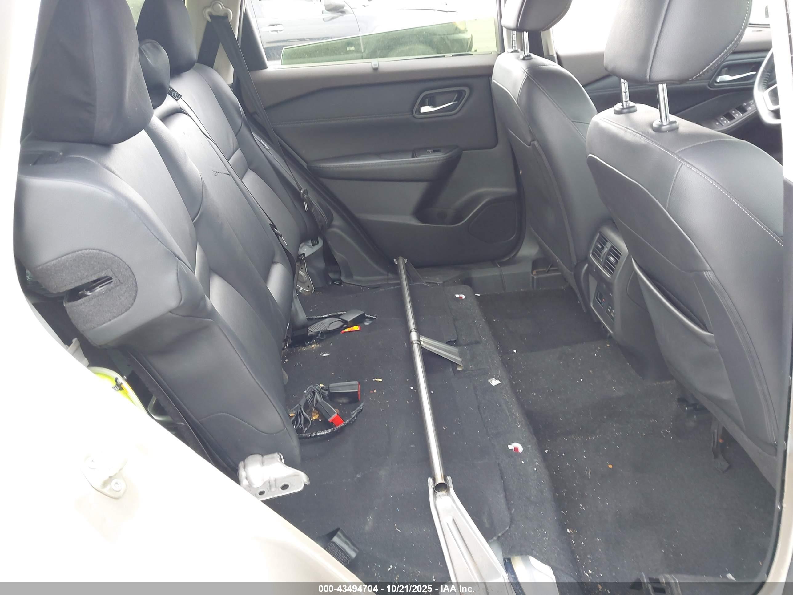 NISSAN ROGUE image 8