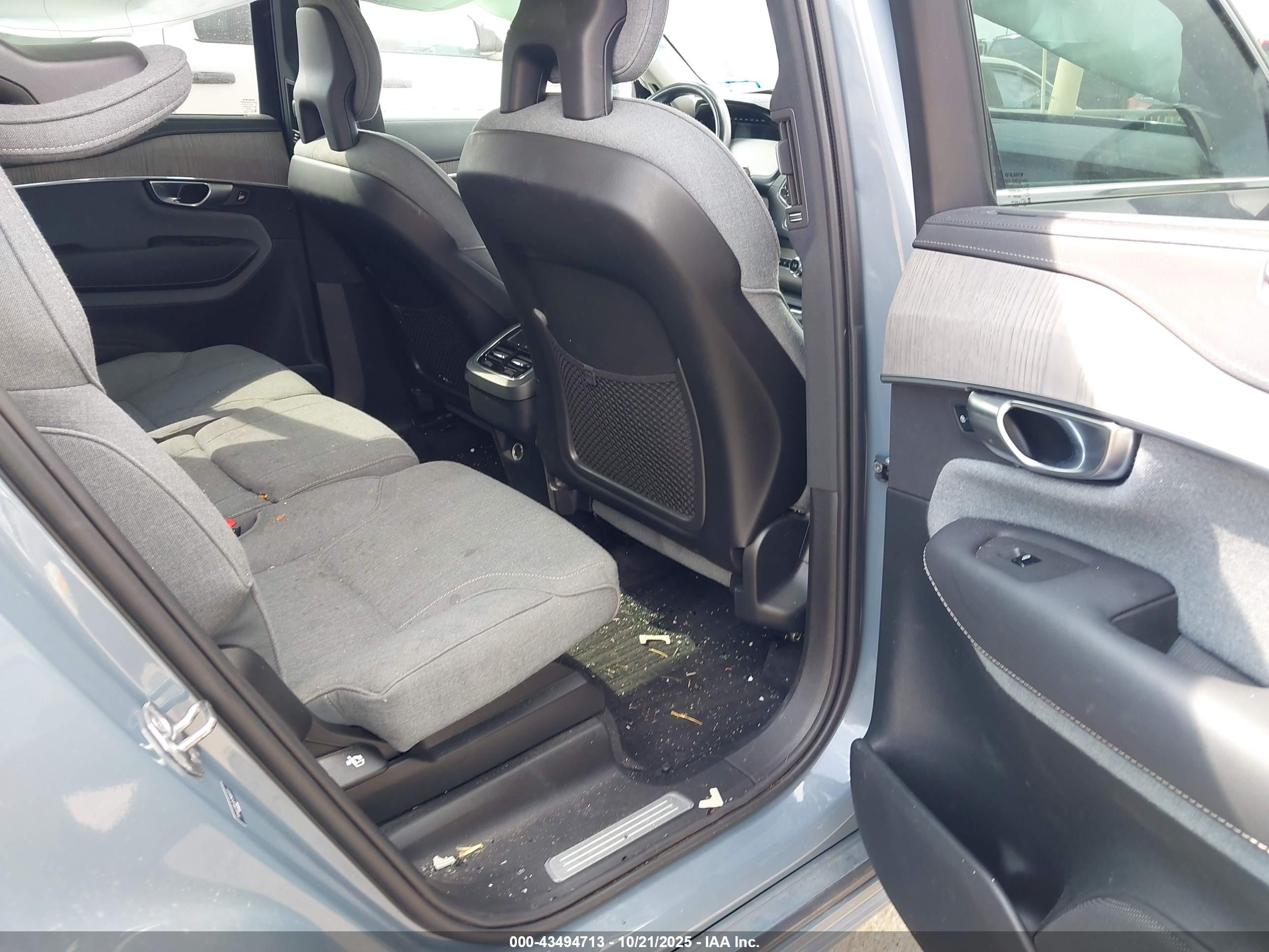 VOLVO XC90 image 8