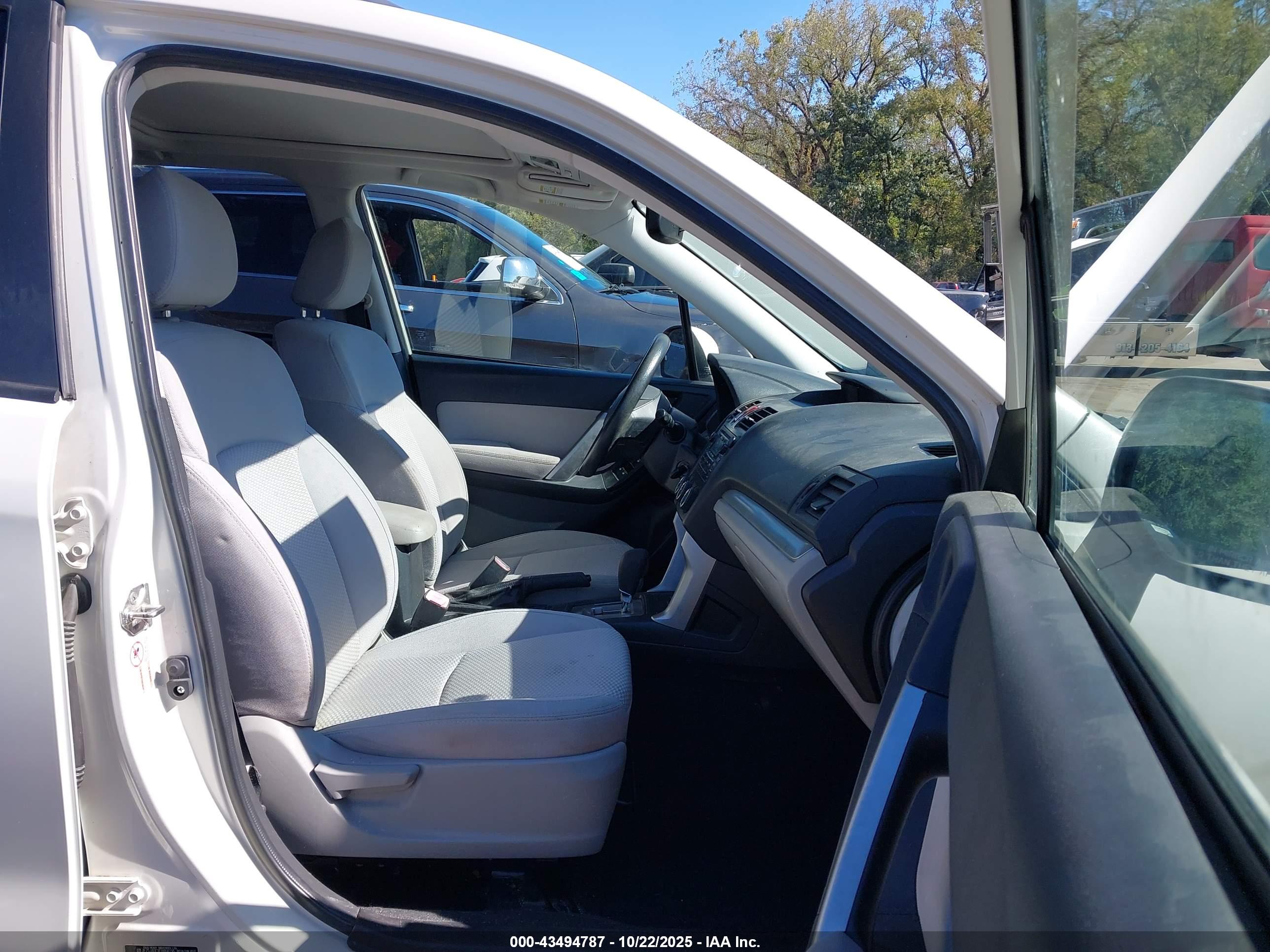 SUBARU FORESTER image 5