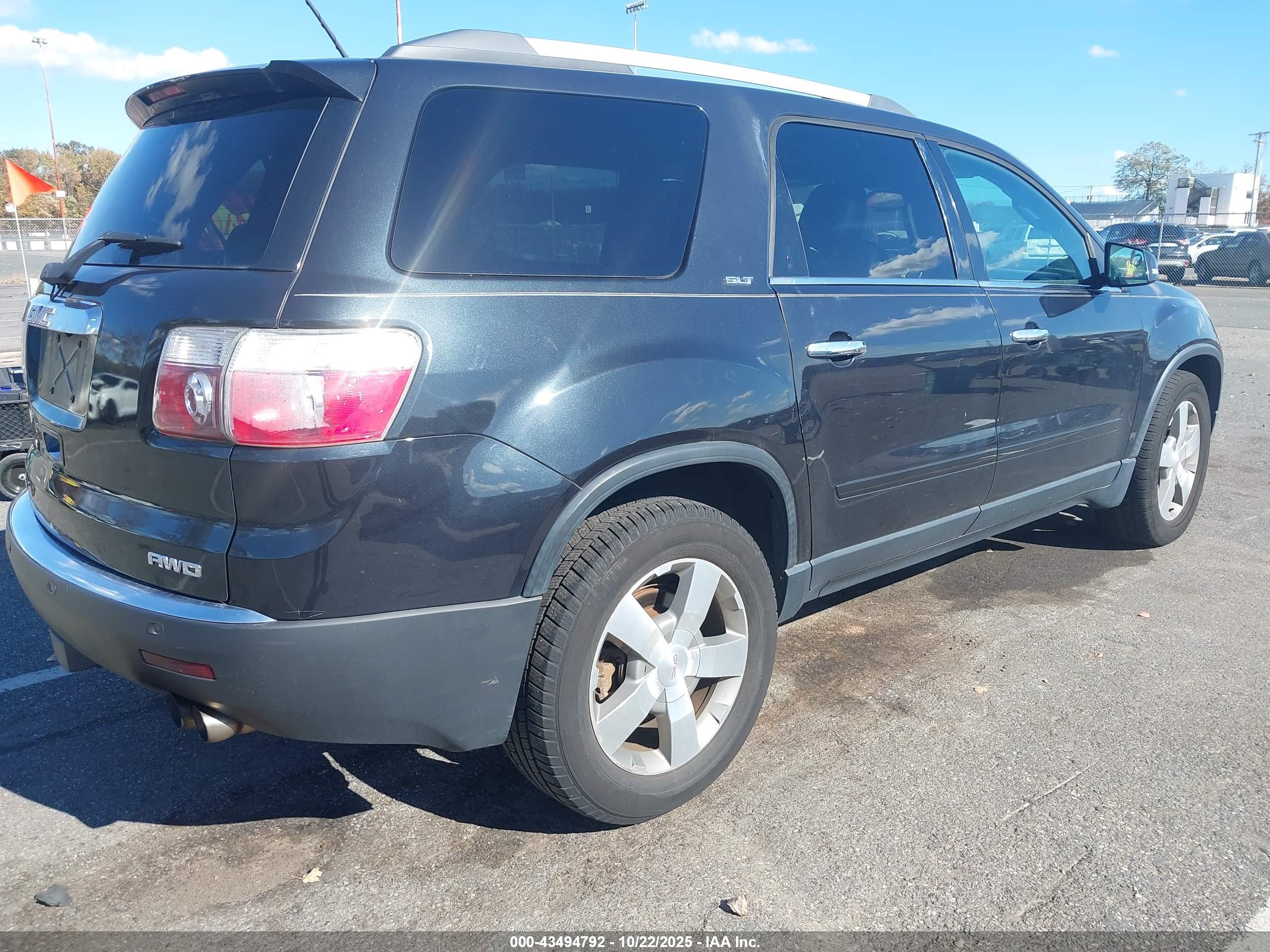 GMC ACADIA image 4