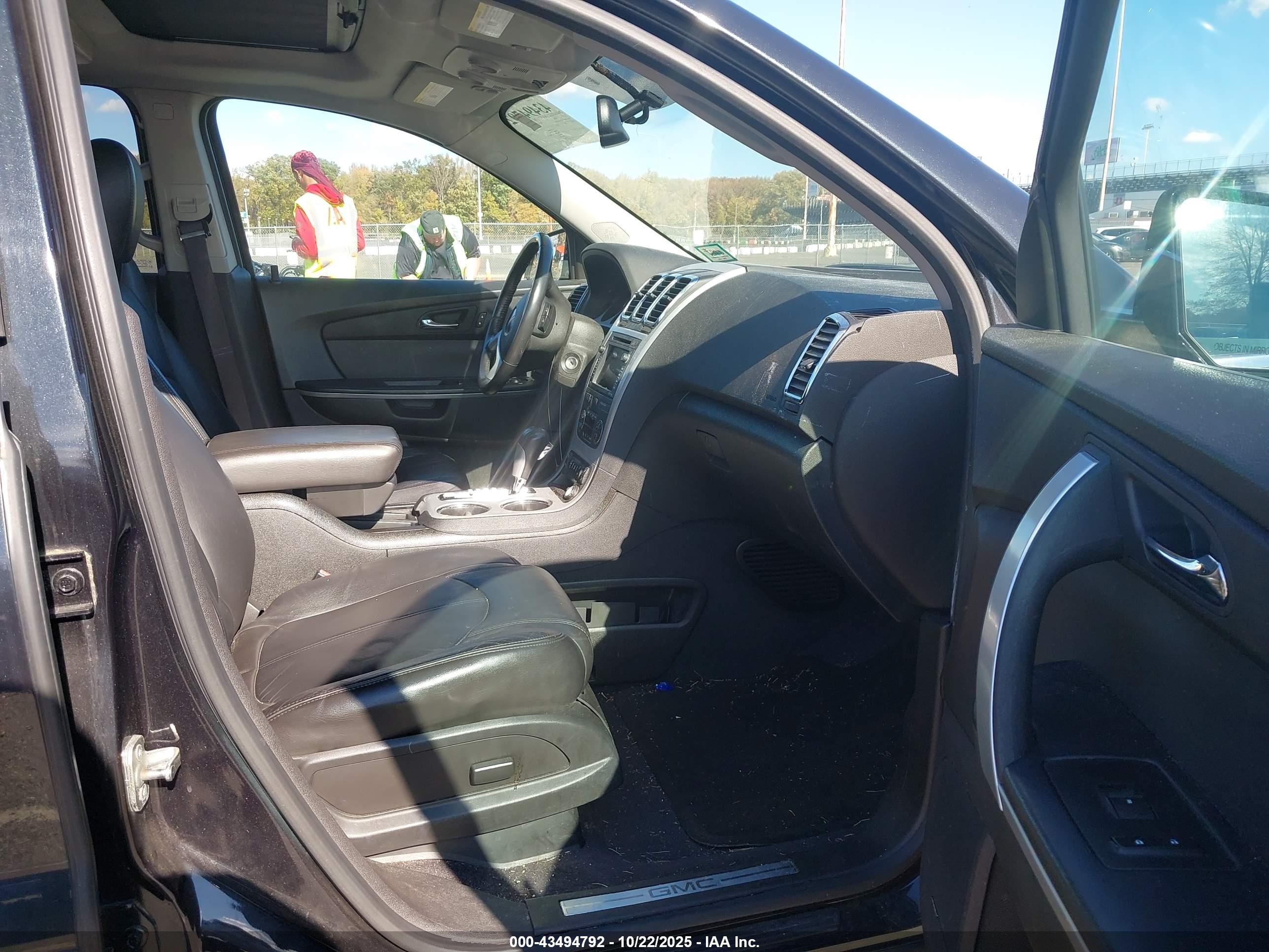 GMC ACADIA image 5