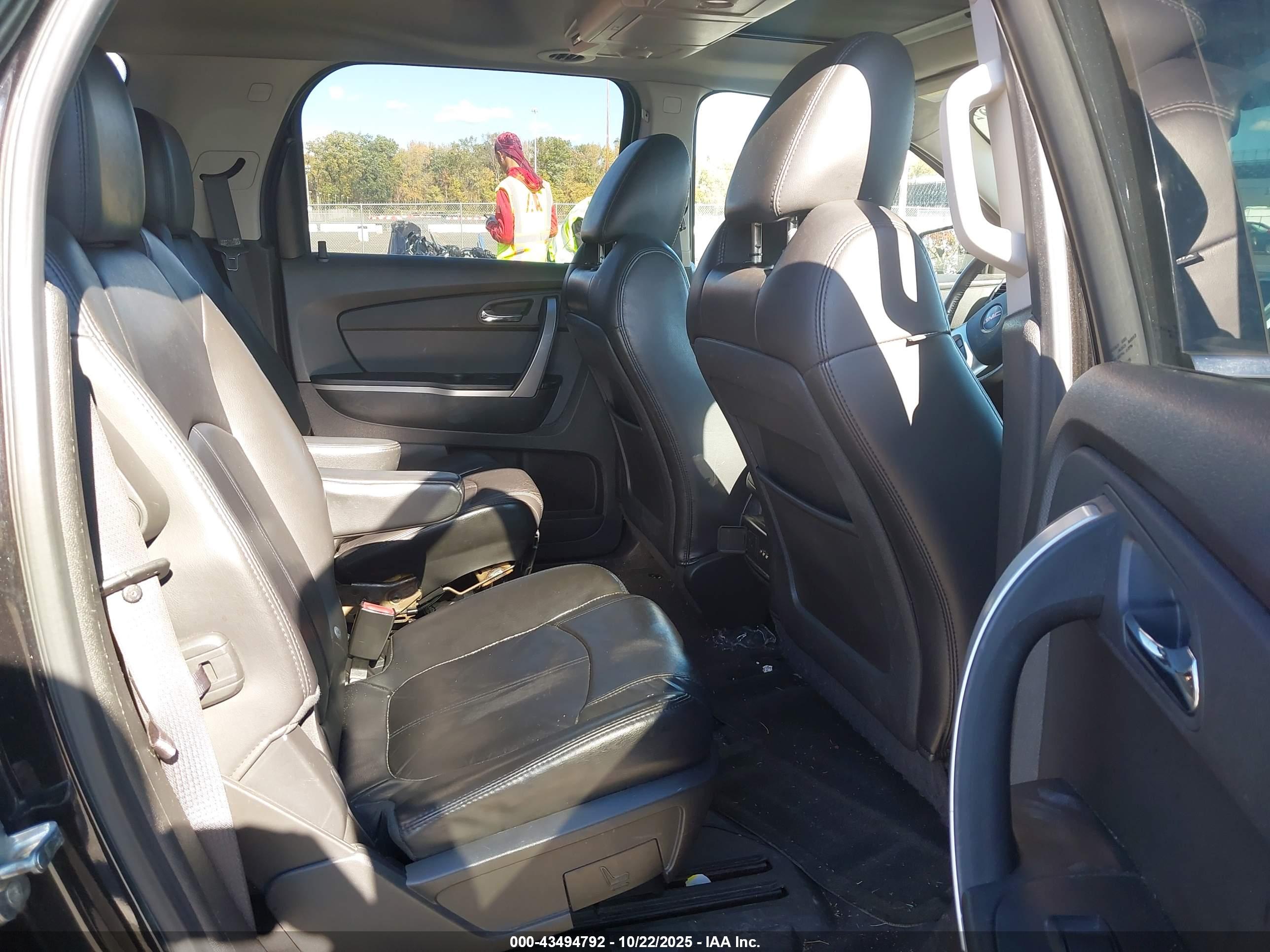 GMC ACADIA image 8
