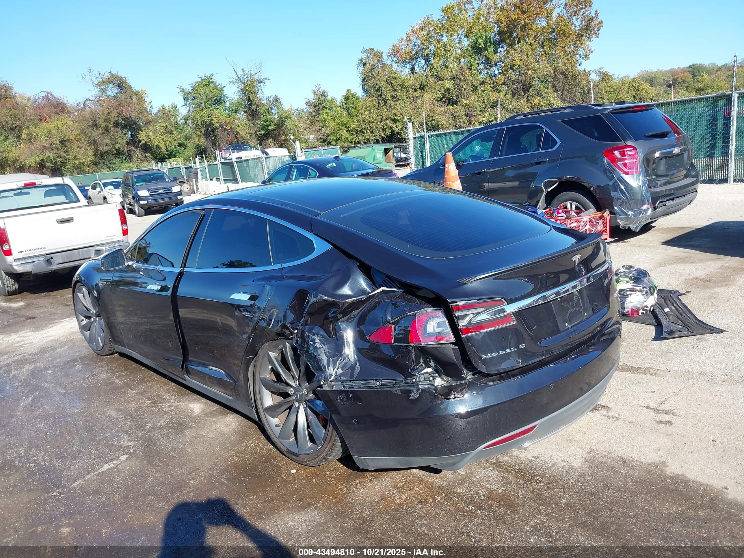 TESLA MODEL image 3