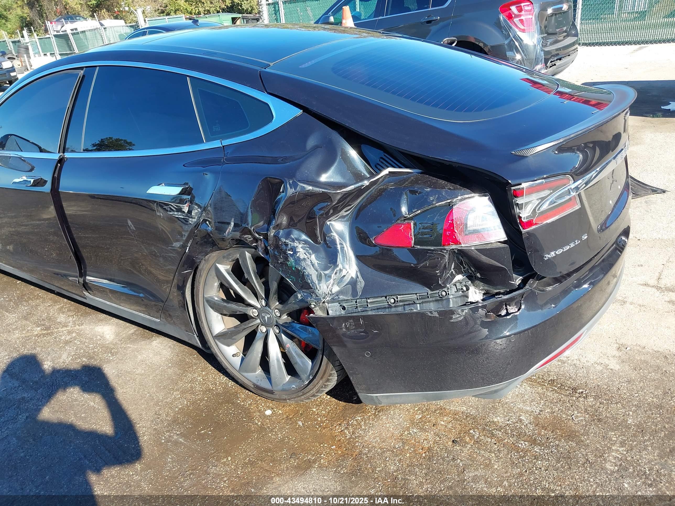TESLA MODEL image 6