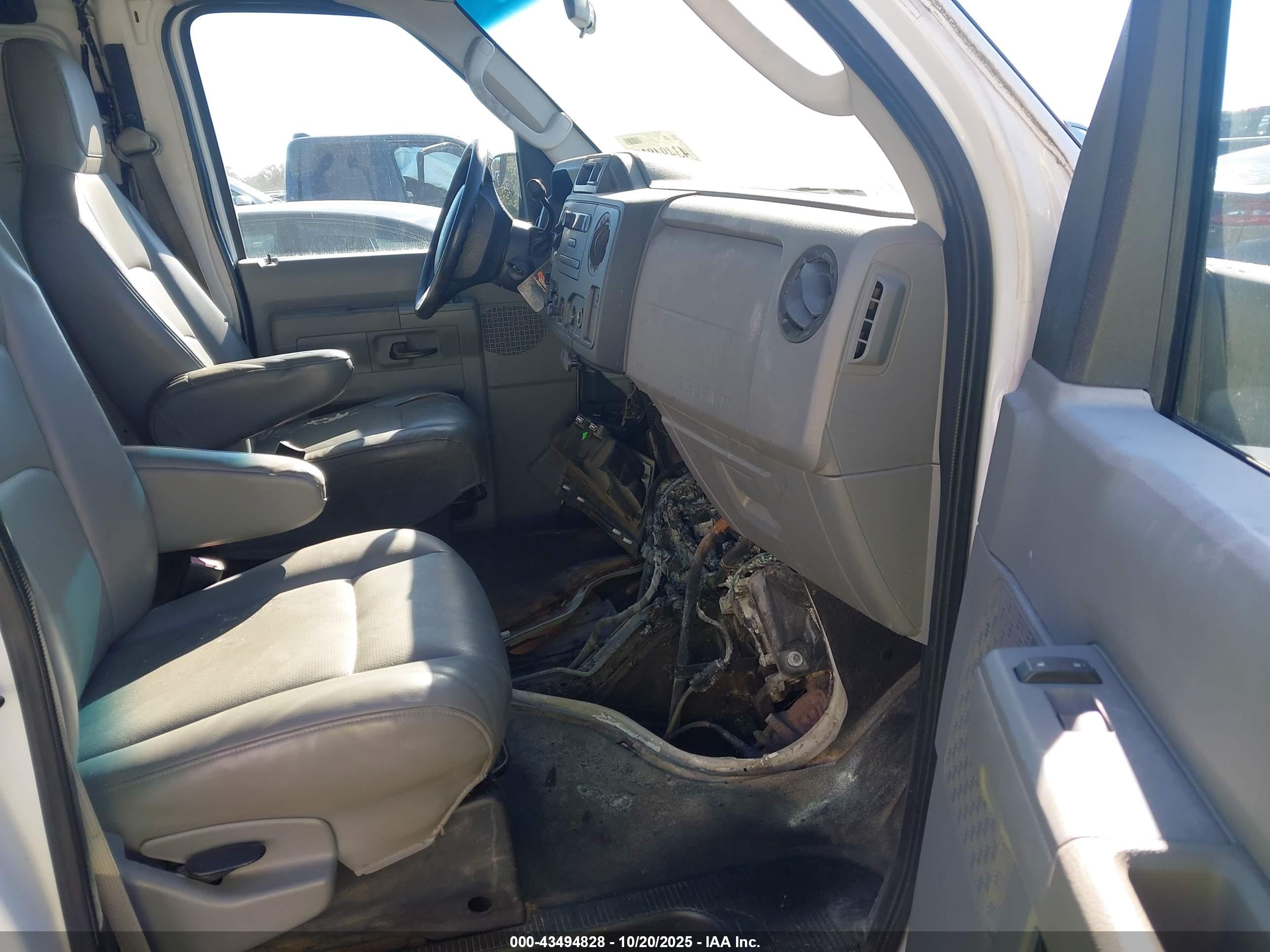 FORD E-150 image 5