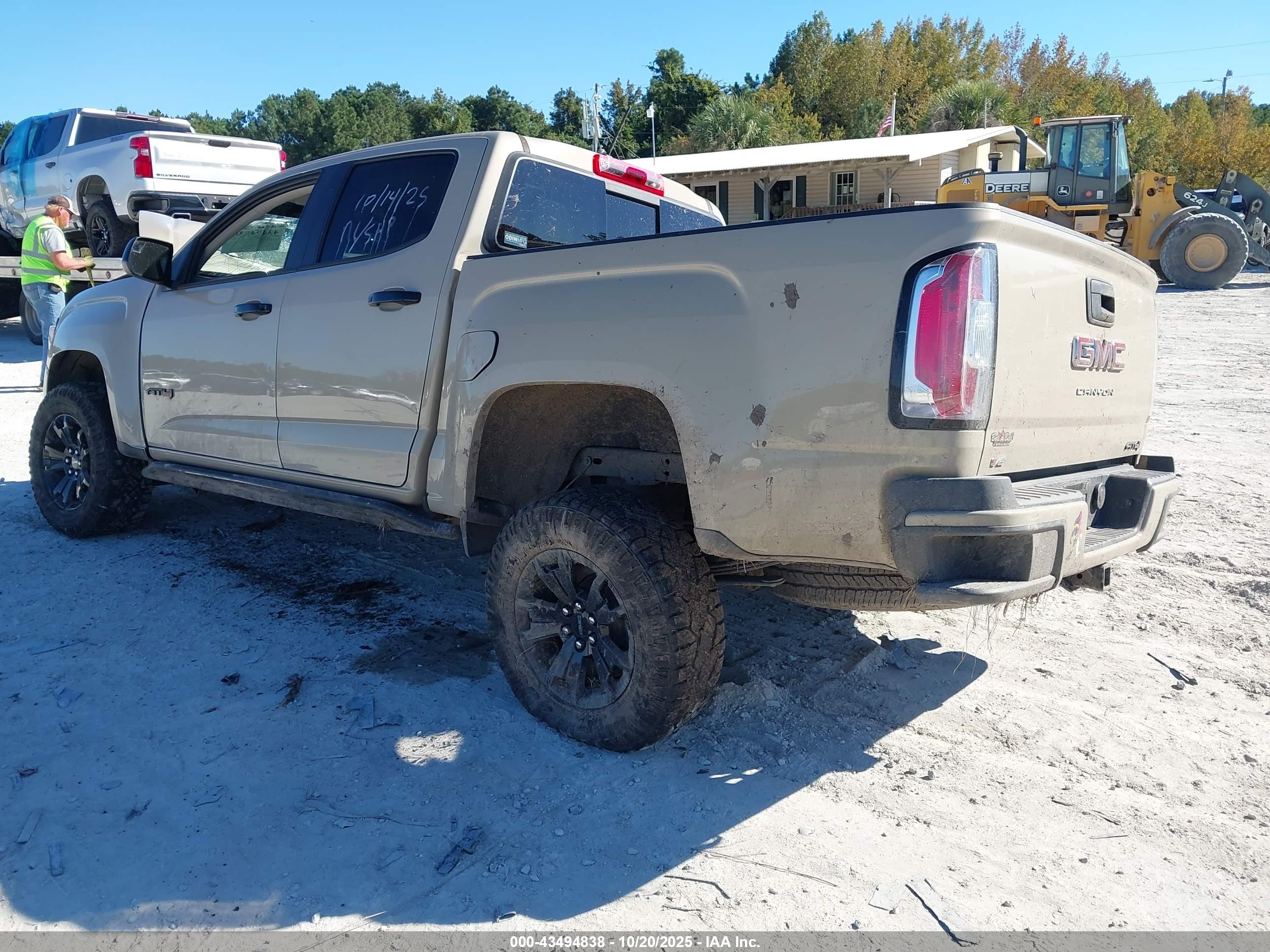 GMC CANYON image 3