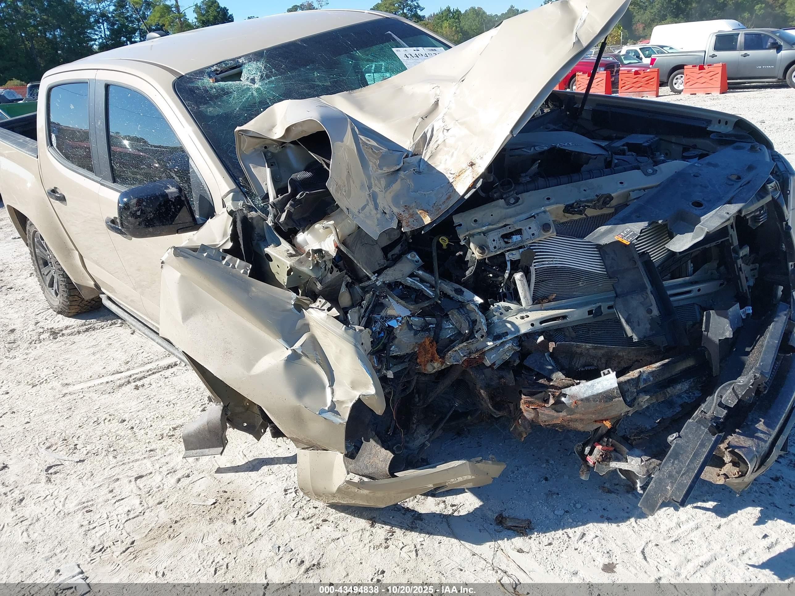 GMC CANYON image 6