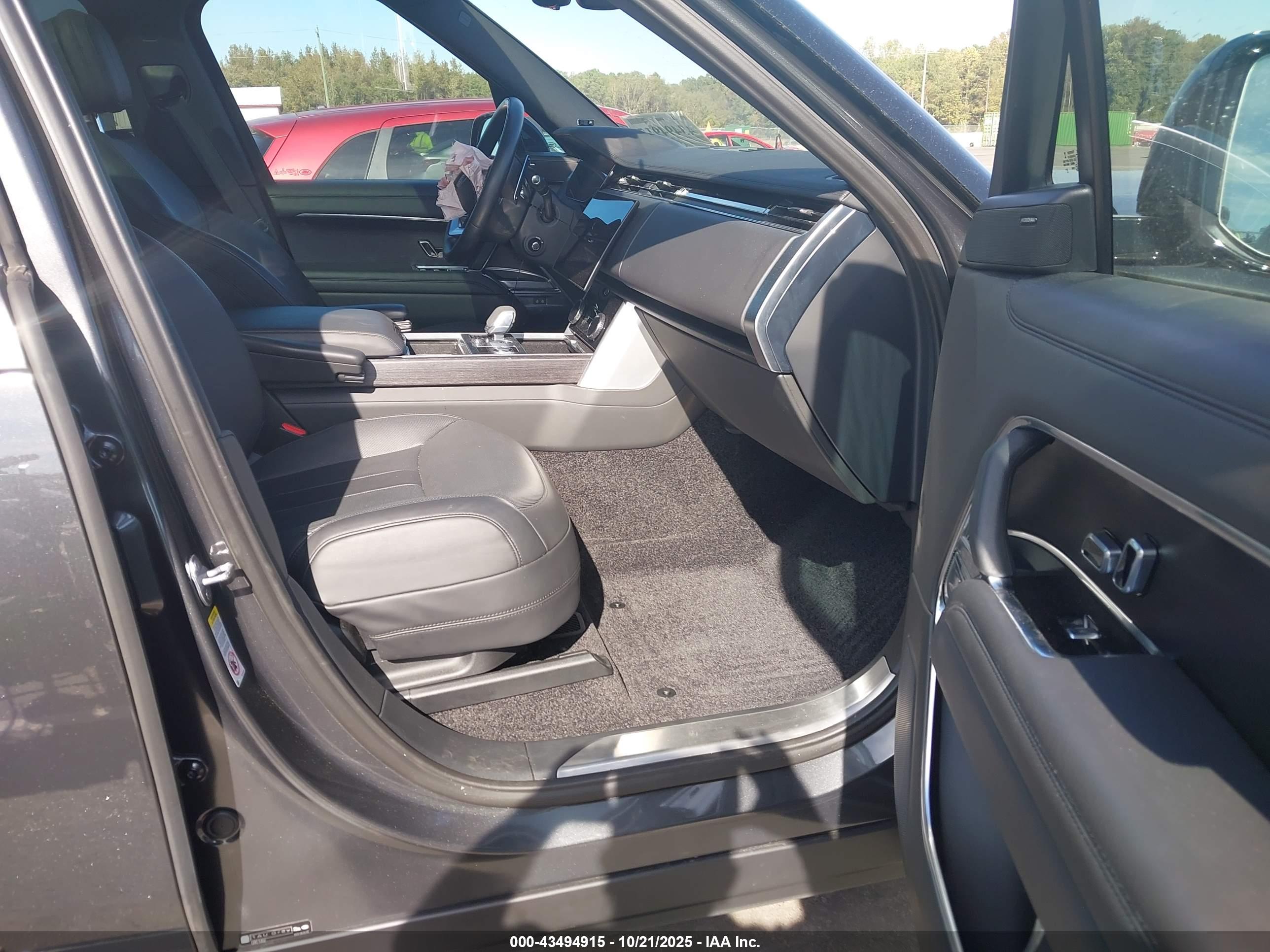 LAND ROVER image 5