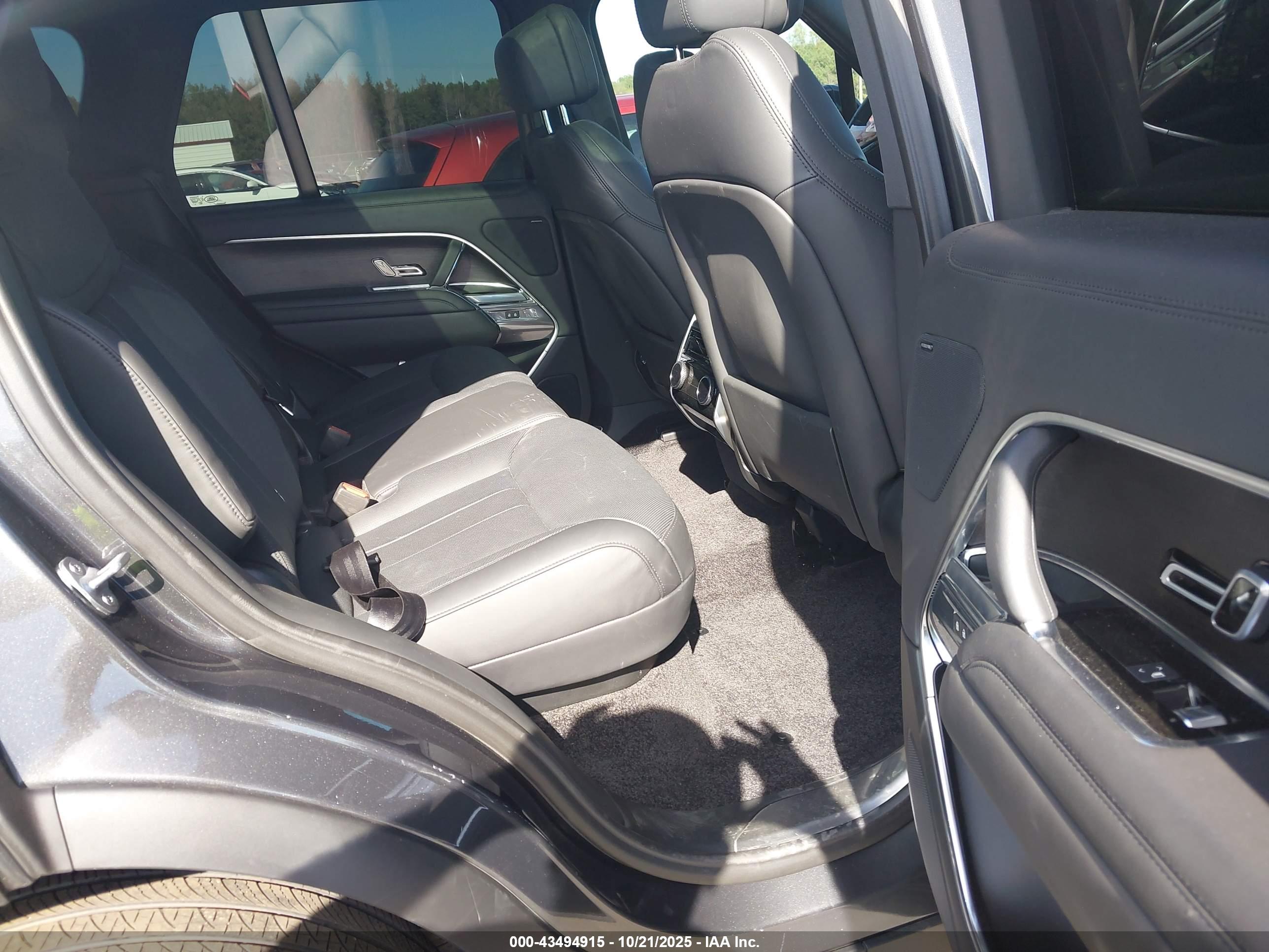 LAND ROVER image 8