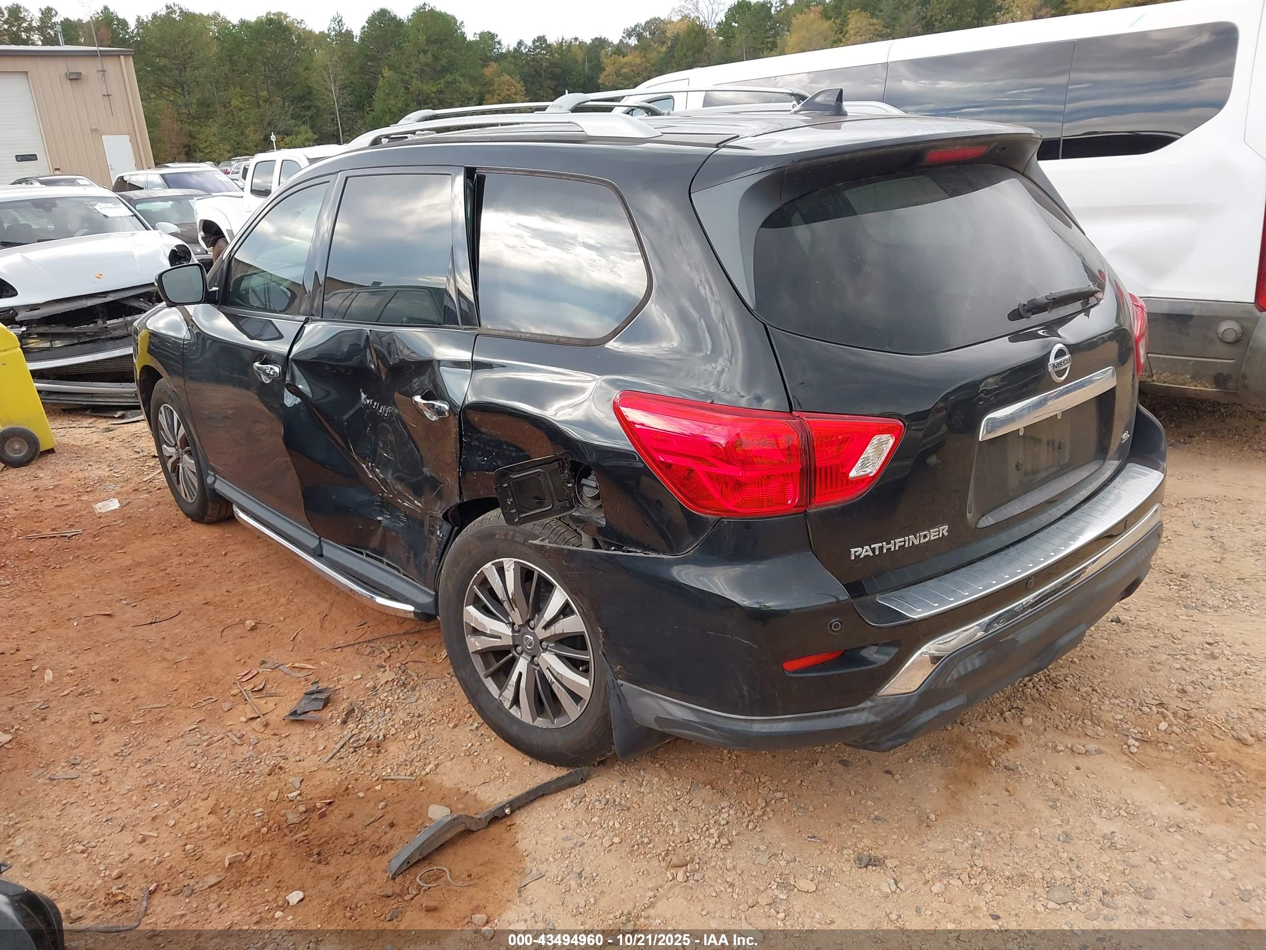 NISSAN PATHFINDER image 3