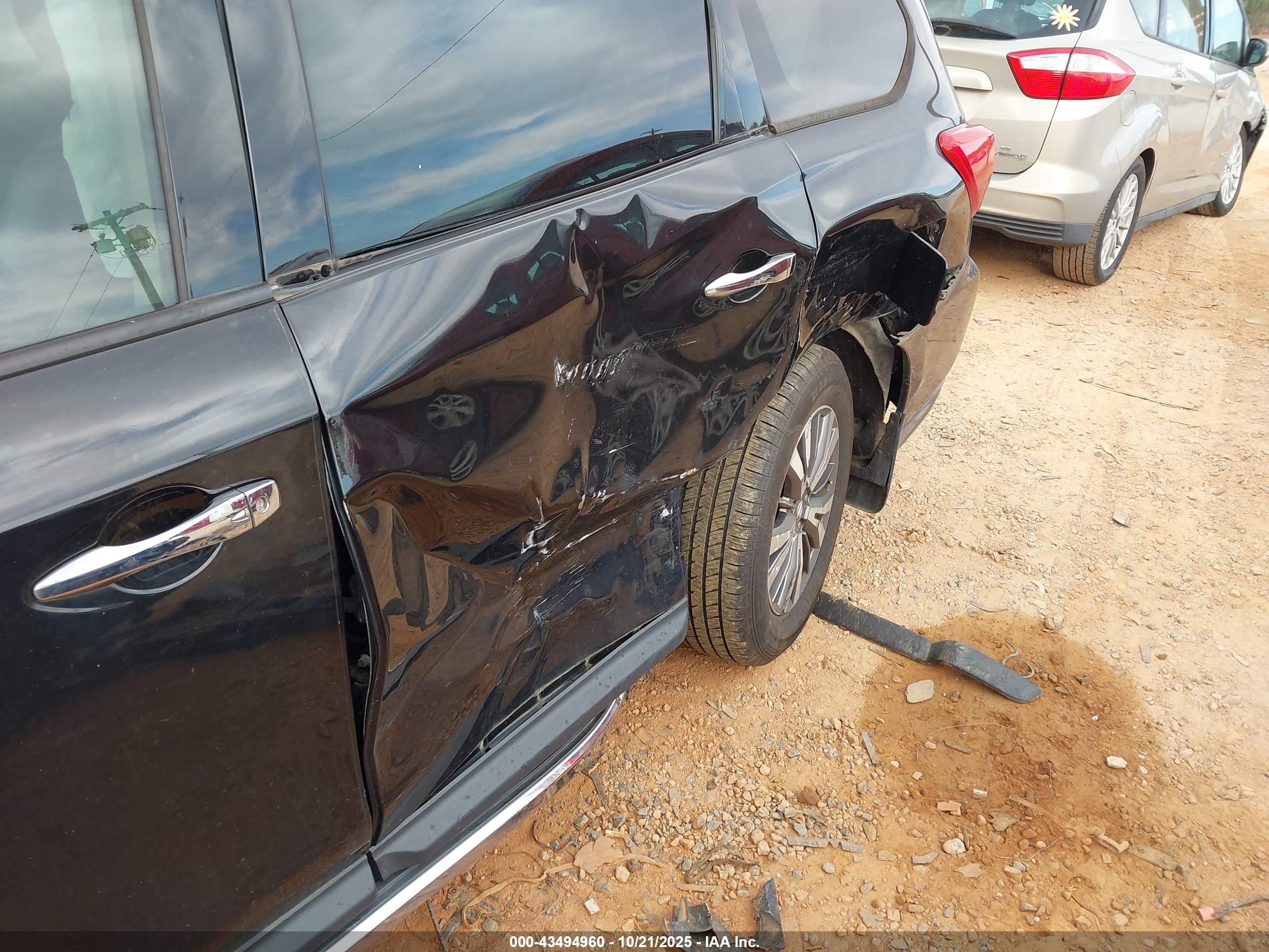 NISSAN PATHFINDER image 6