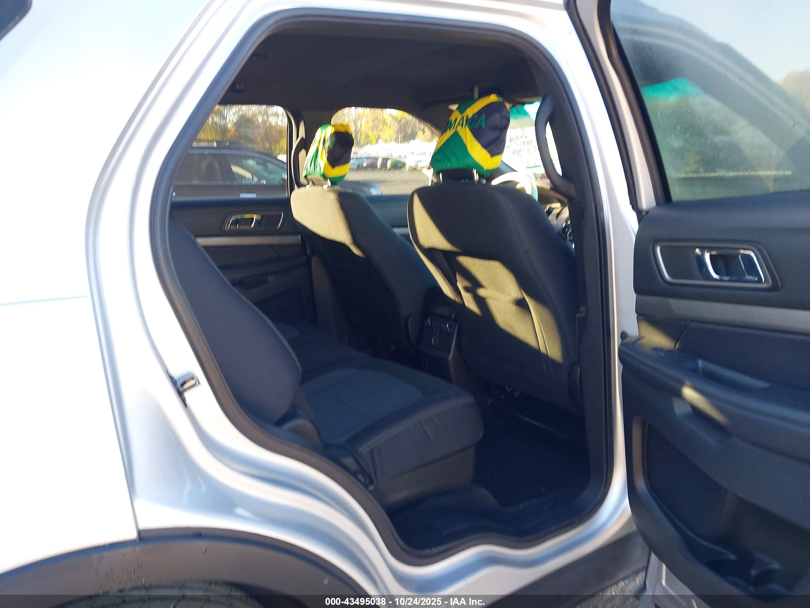 FORD EXPLORER image 8