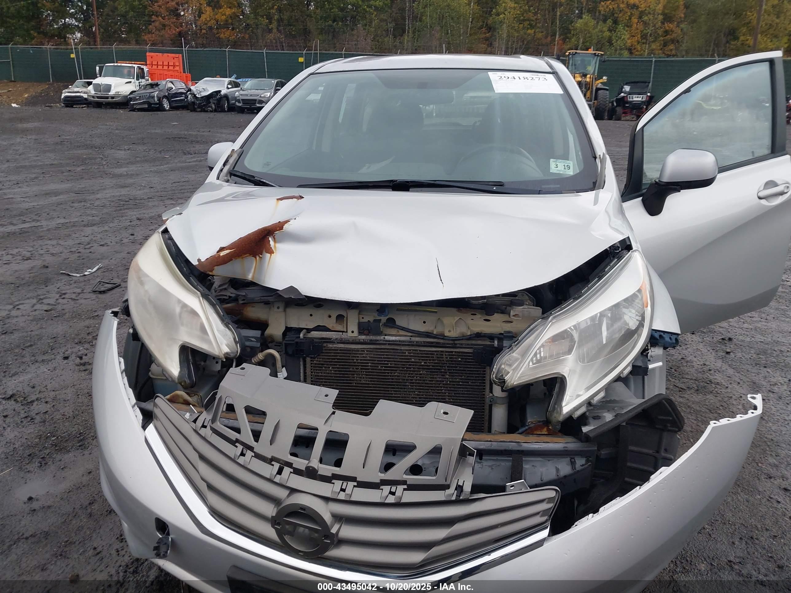 NISSAN VERSA image 6