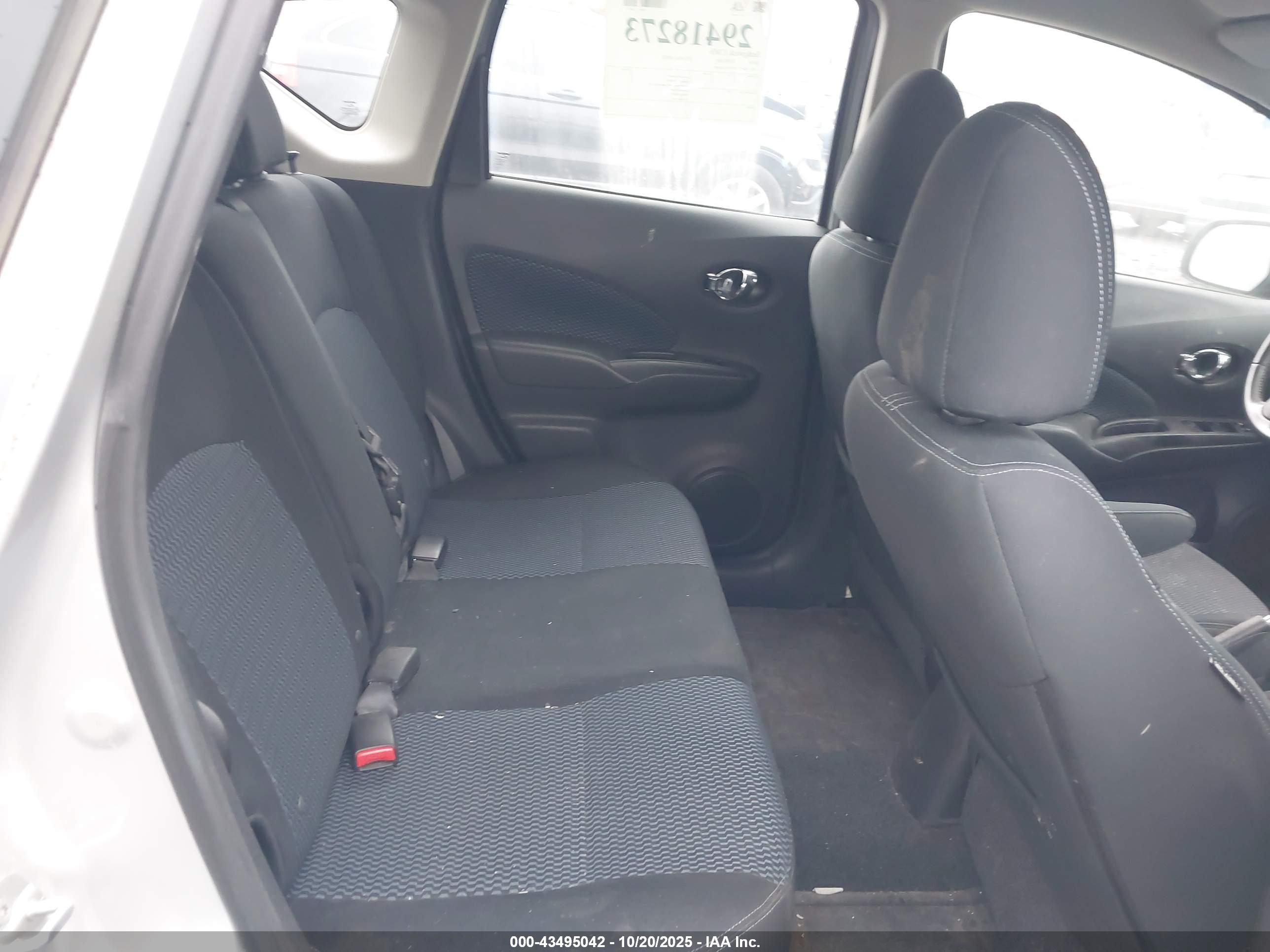 NISSAN VERSA image 8