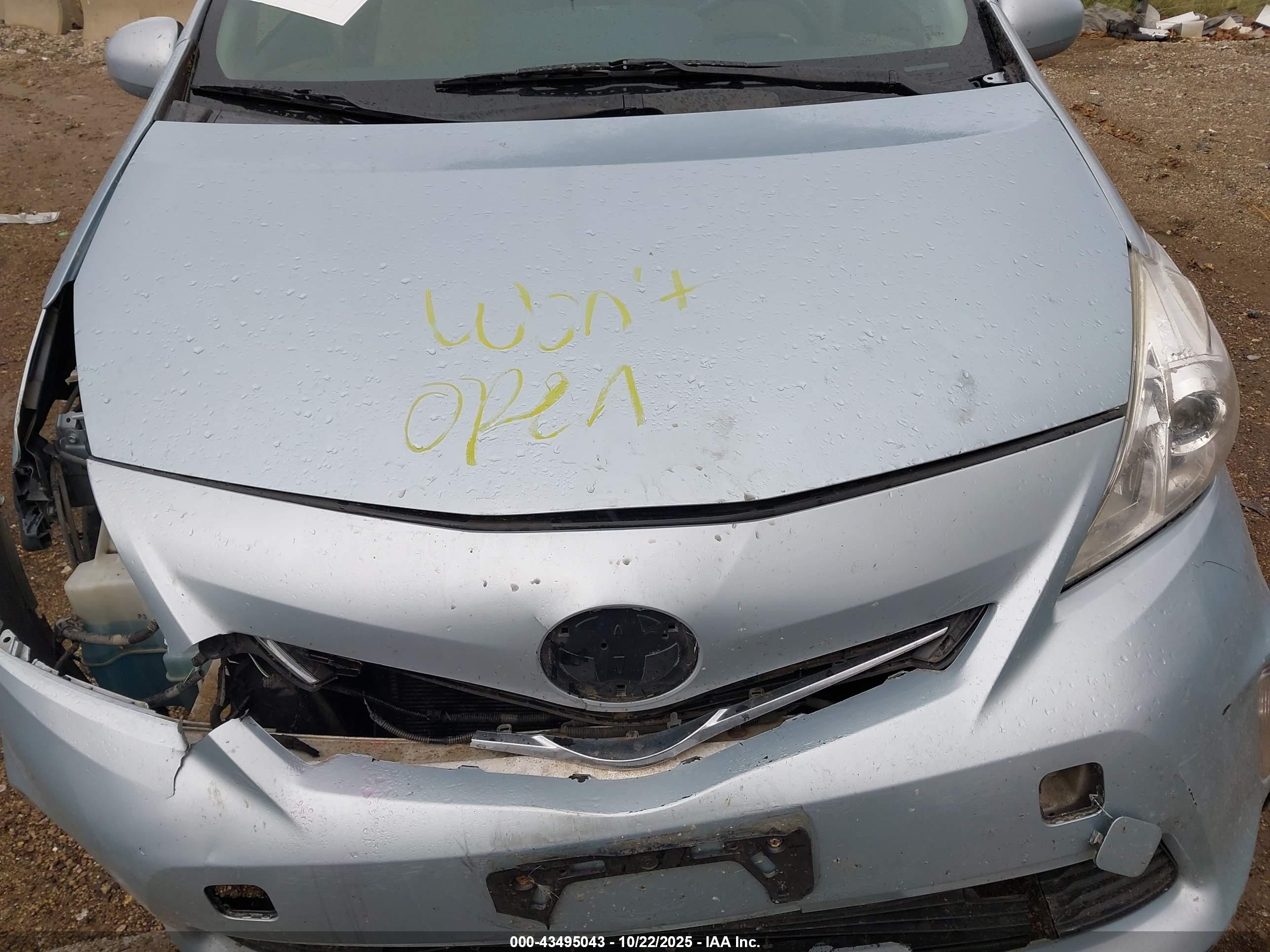 TOYOTA PRIUS image 10