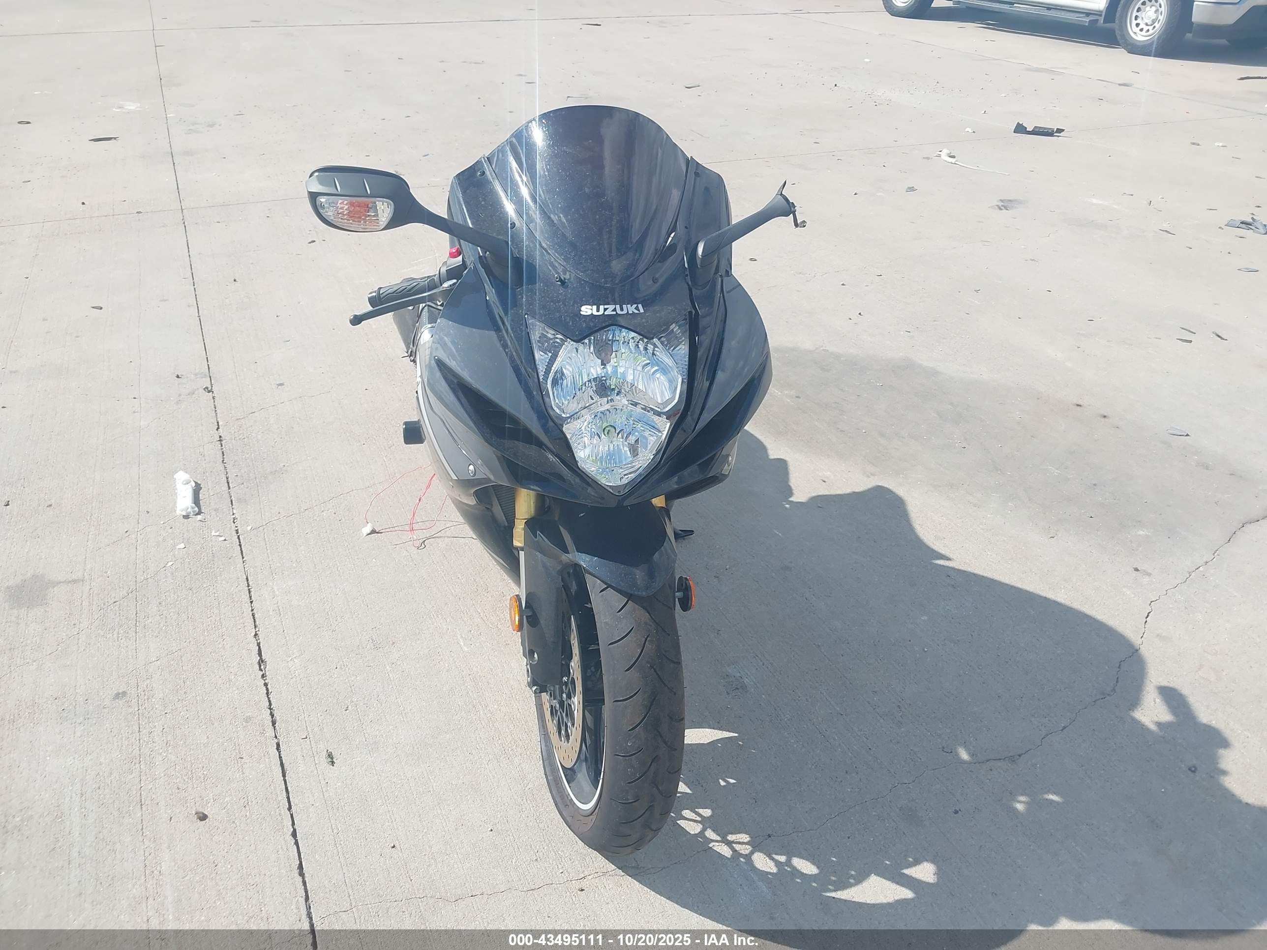 SUZUKI GSX-R750 image 5