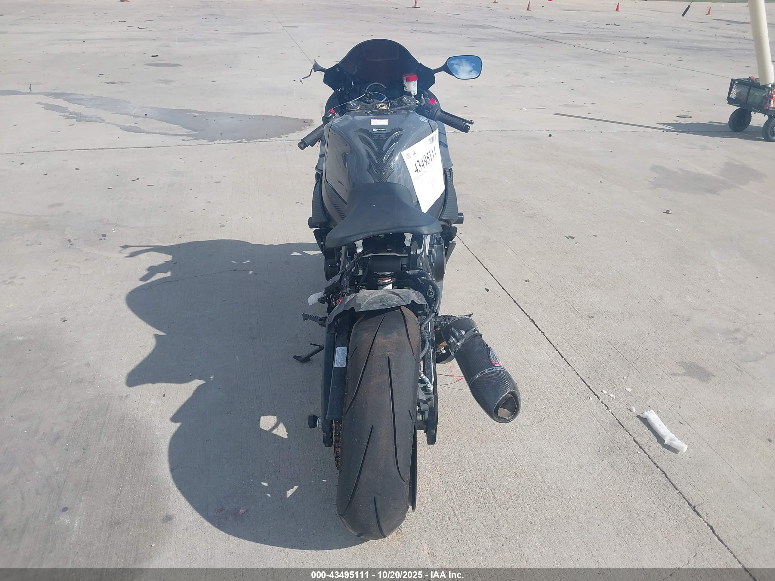 SUZUKI GSX-R750 image 6