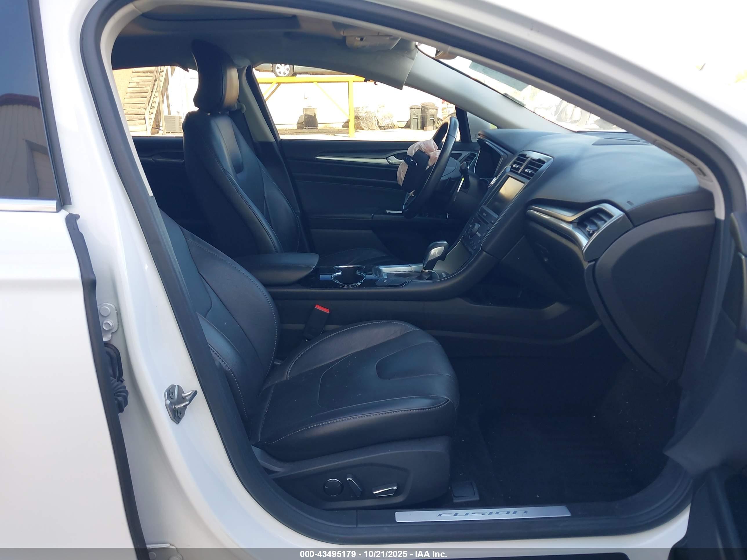FORD FUSION image 5