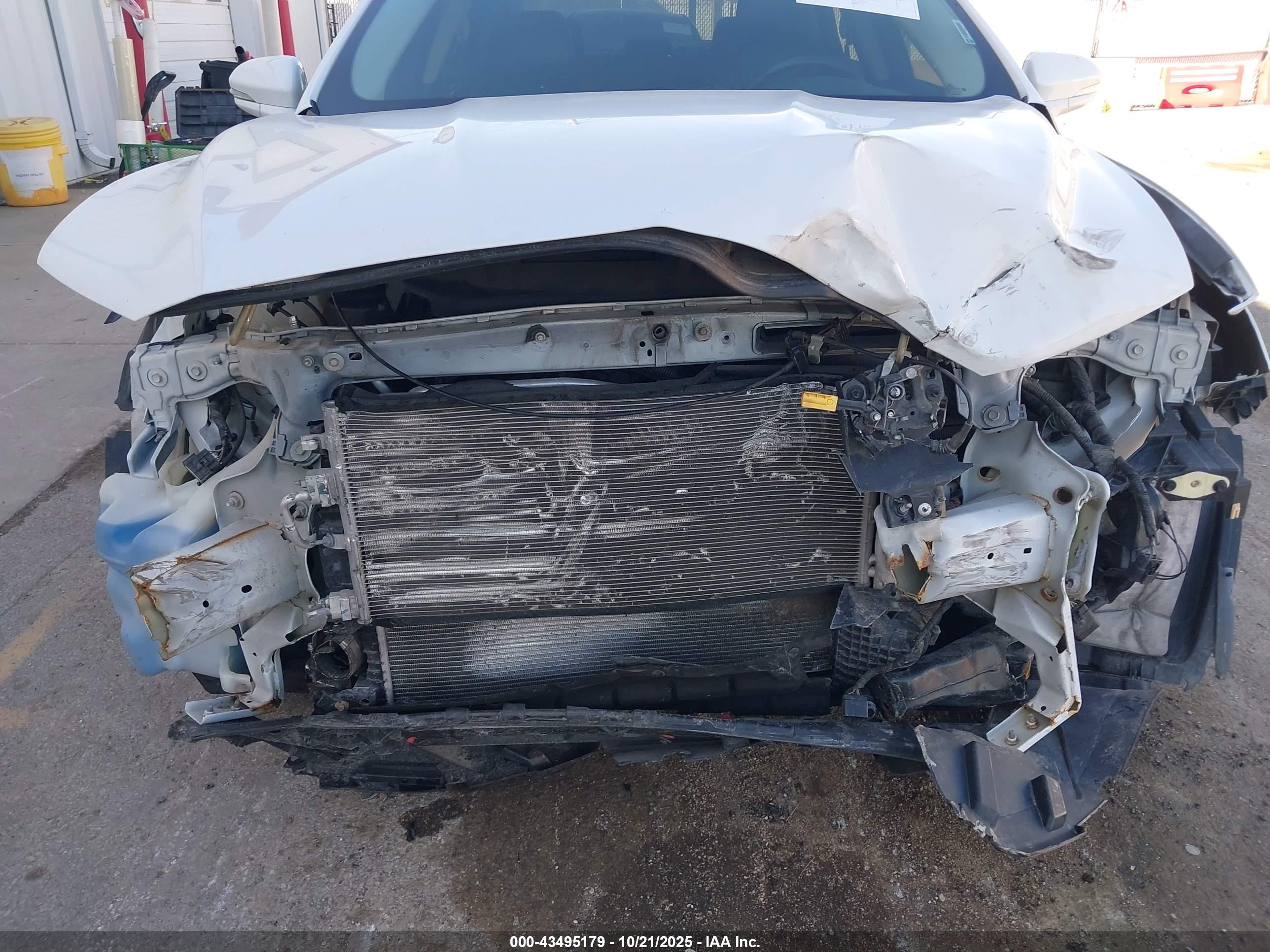FORD FUSION image 6