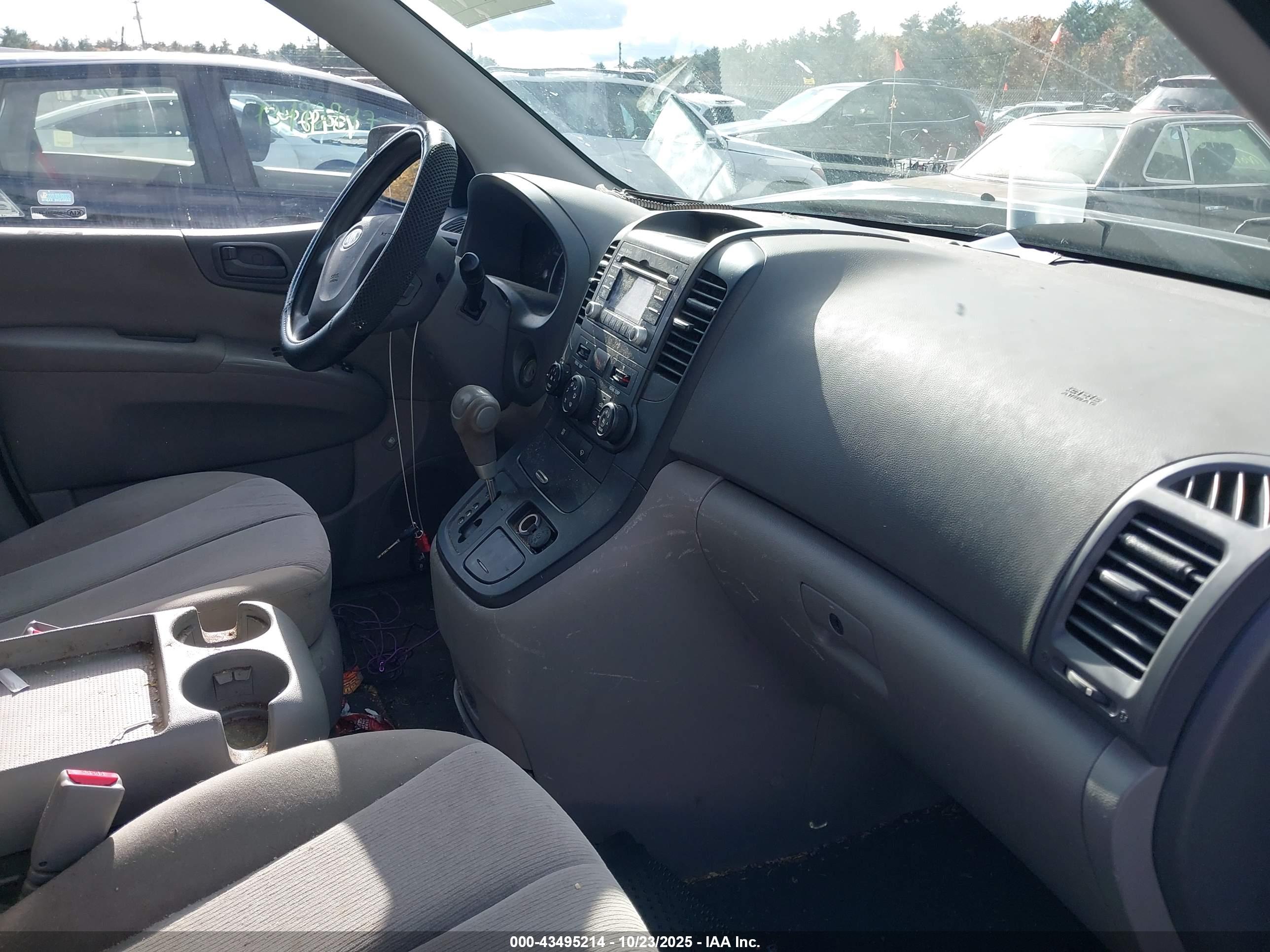 KIA SEDONA image 5