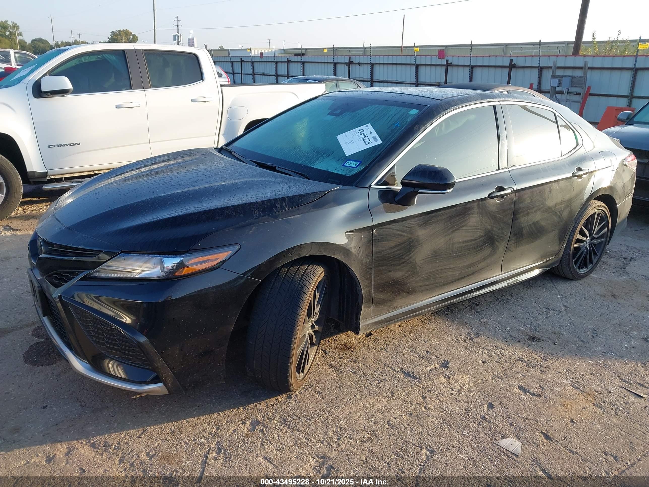 TOYOTA CAMRY image 2