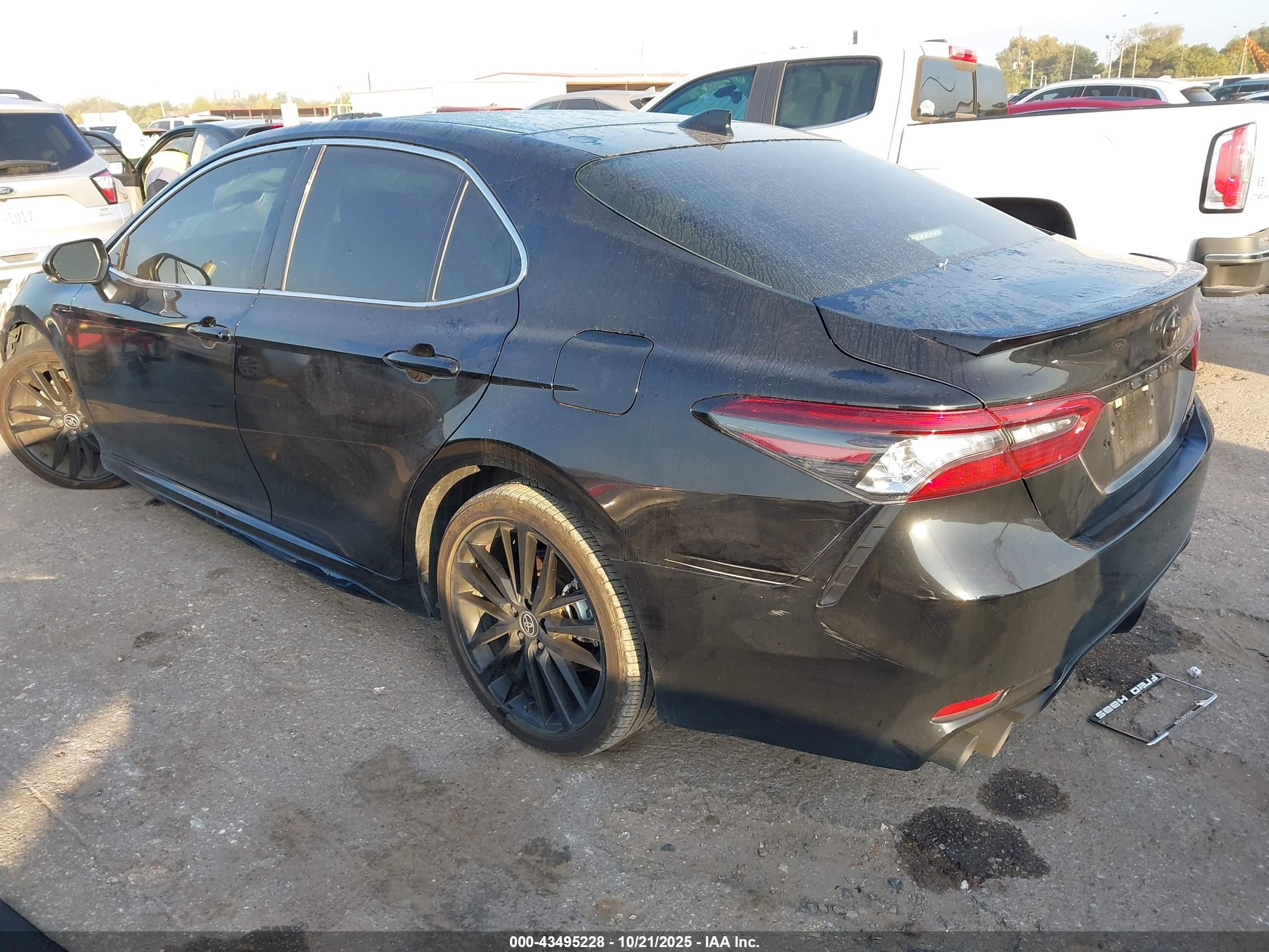 TOYOTA CAMRY image 3