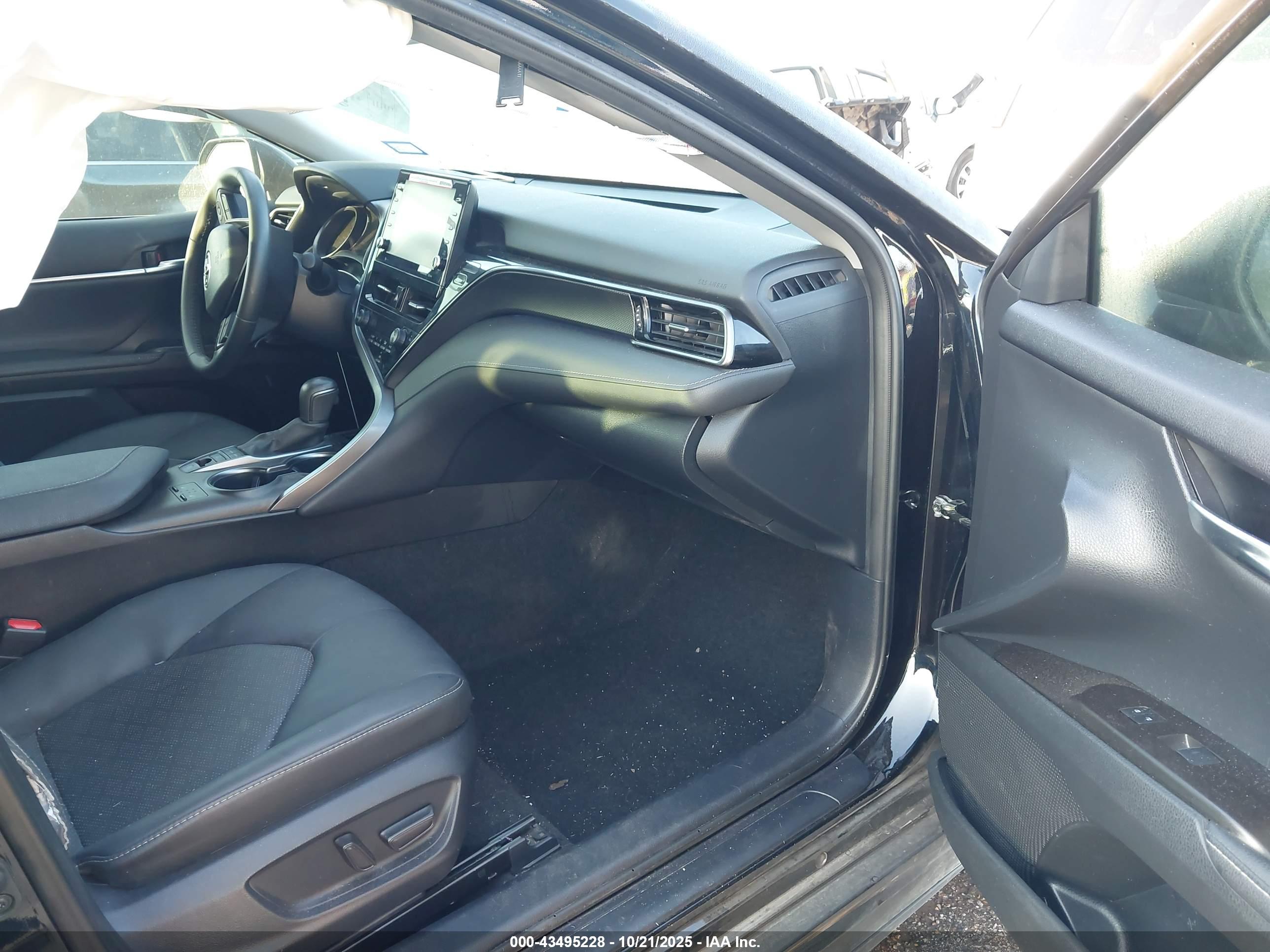 TOYOTA CAMRY image 5