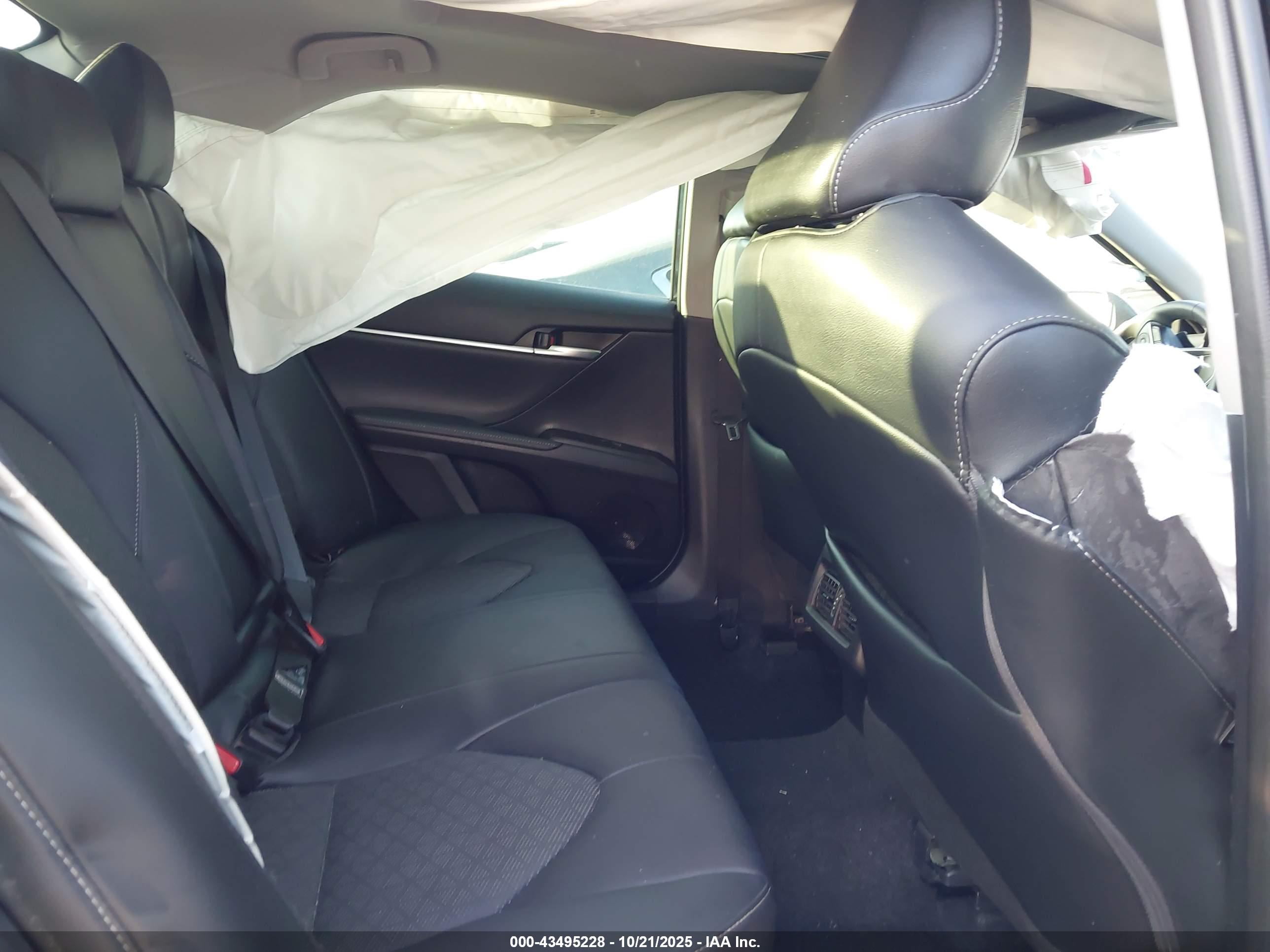 TOYOTA CAMRY image 8