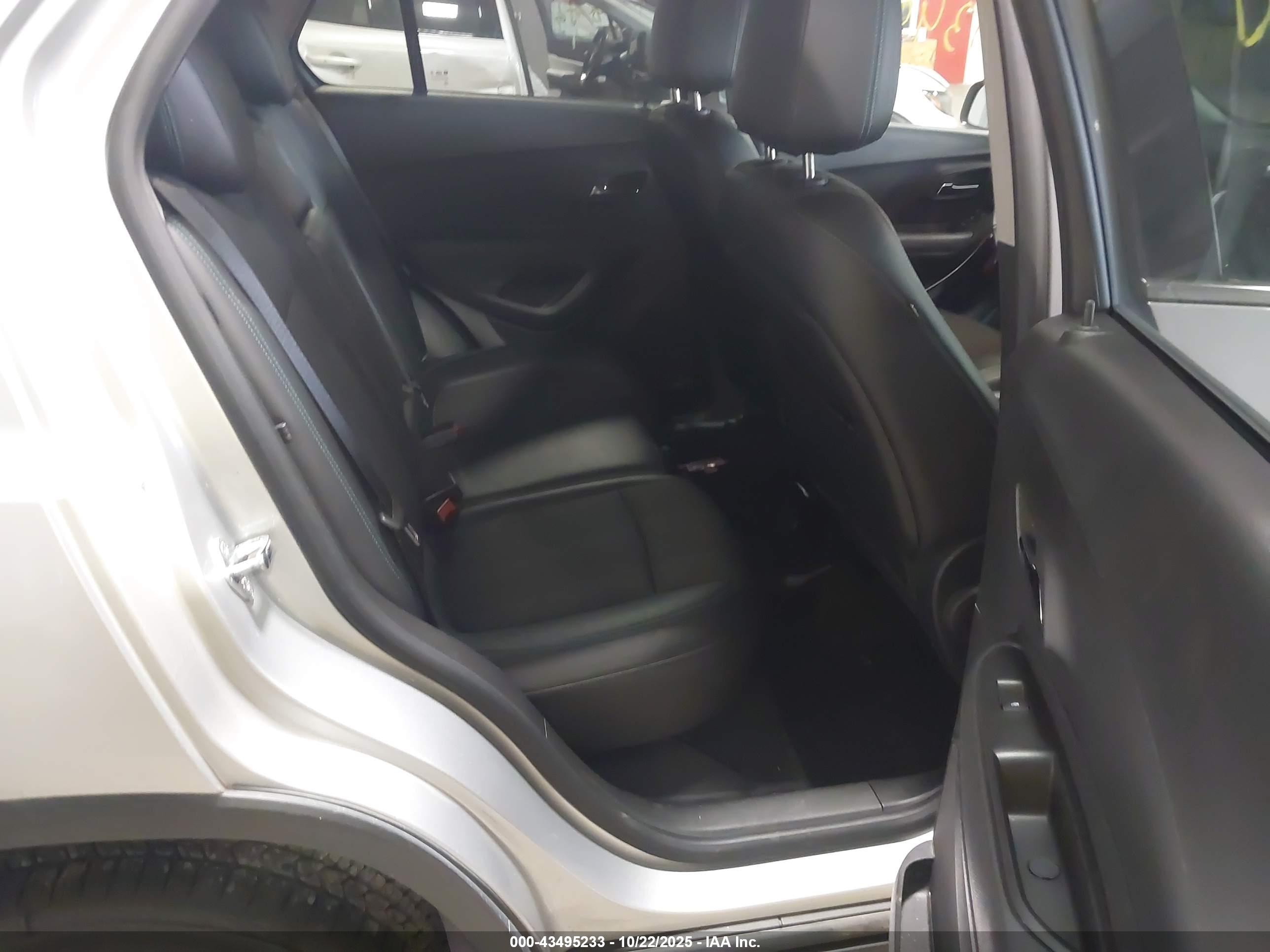 CHEVROLET TRAX image 8