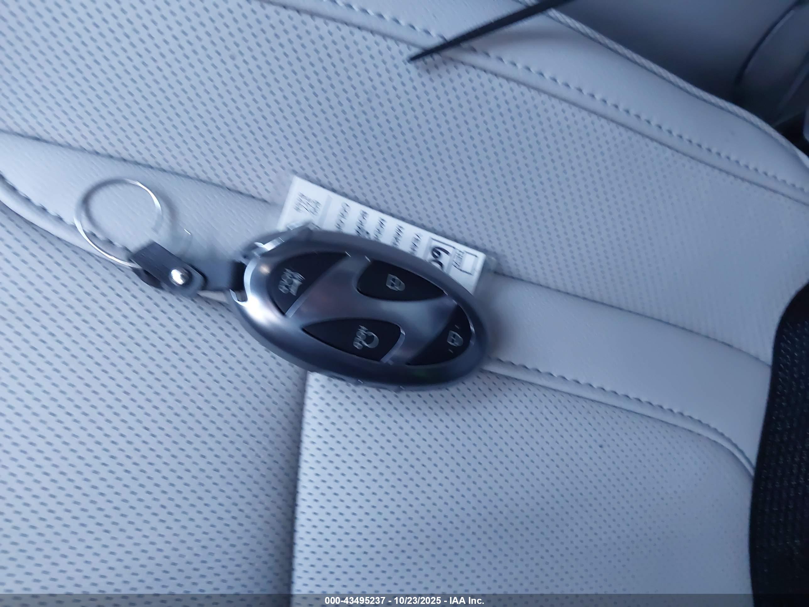 HYUNDAI TUCSON image 11