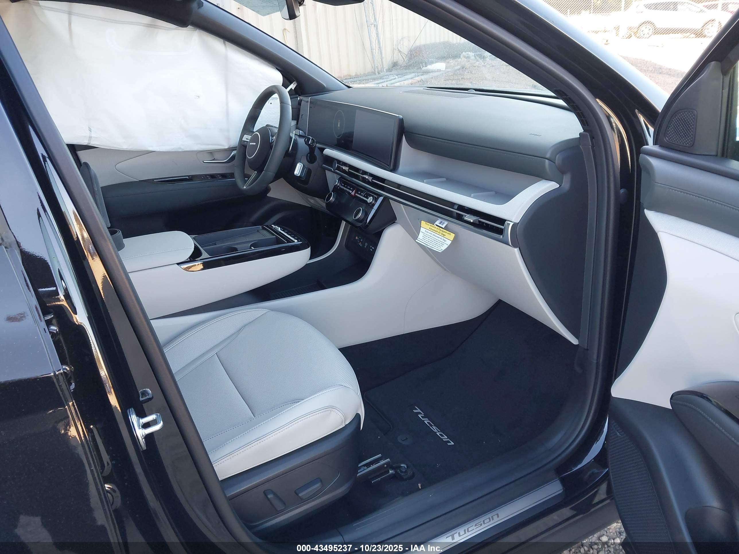 HYUNDAI TUCSON image 5