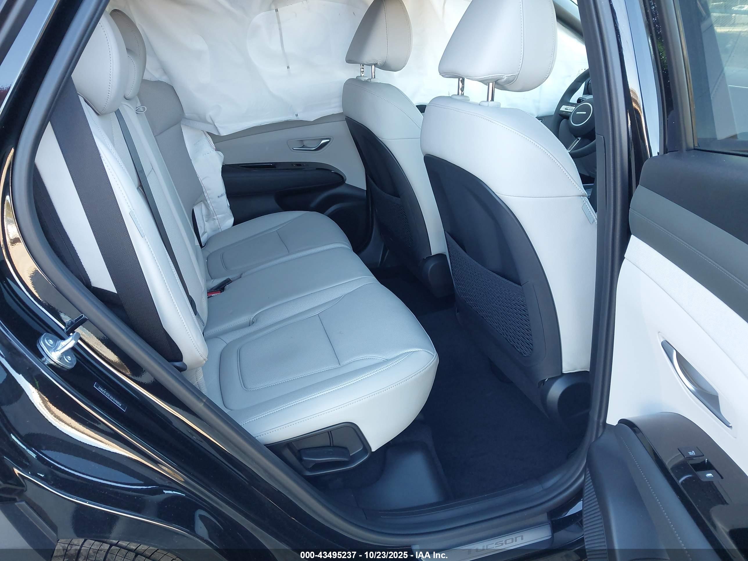 HYUNDAI TUCSON image 8
