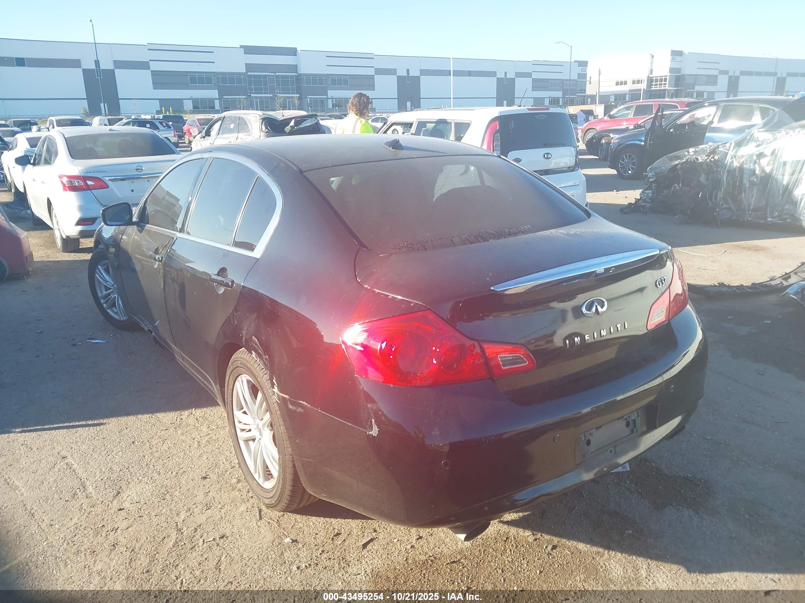 INFINITI G37 image 3