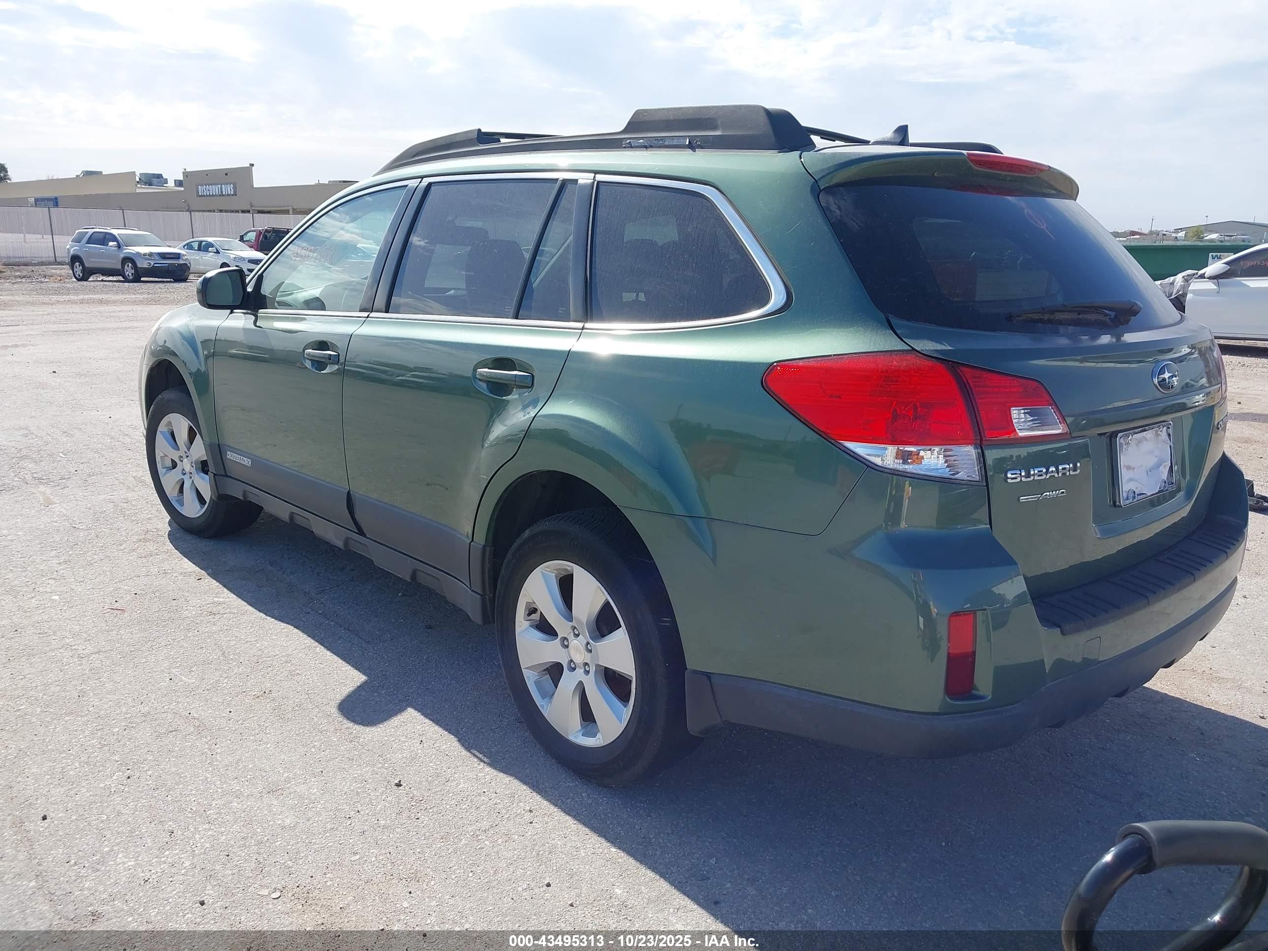 SUBARU OUTBACK image 3