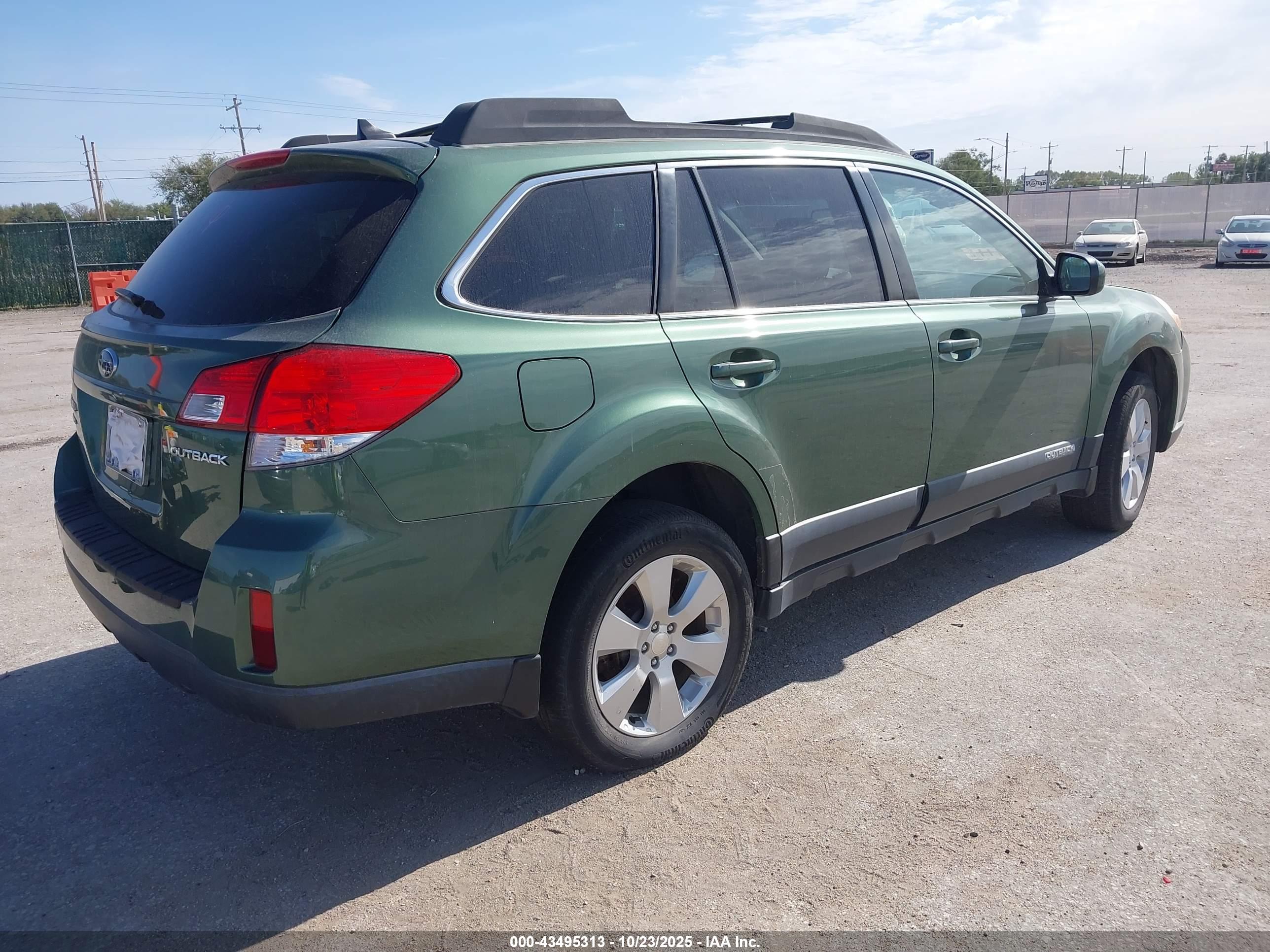 SUBARU OUTBACK image 4
