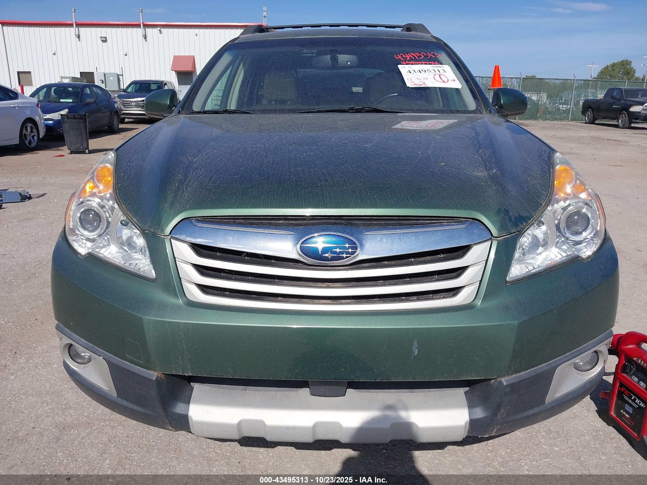 SUBARU OUTBACK image 6