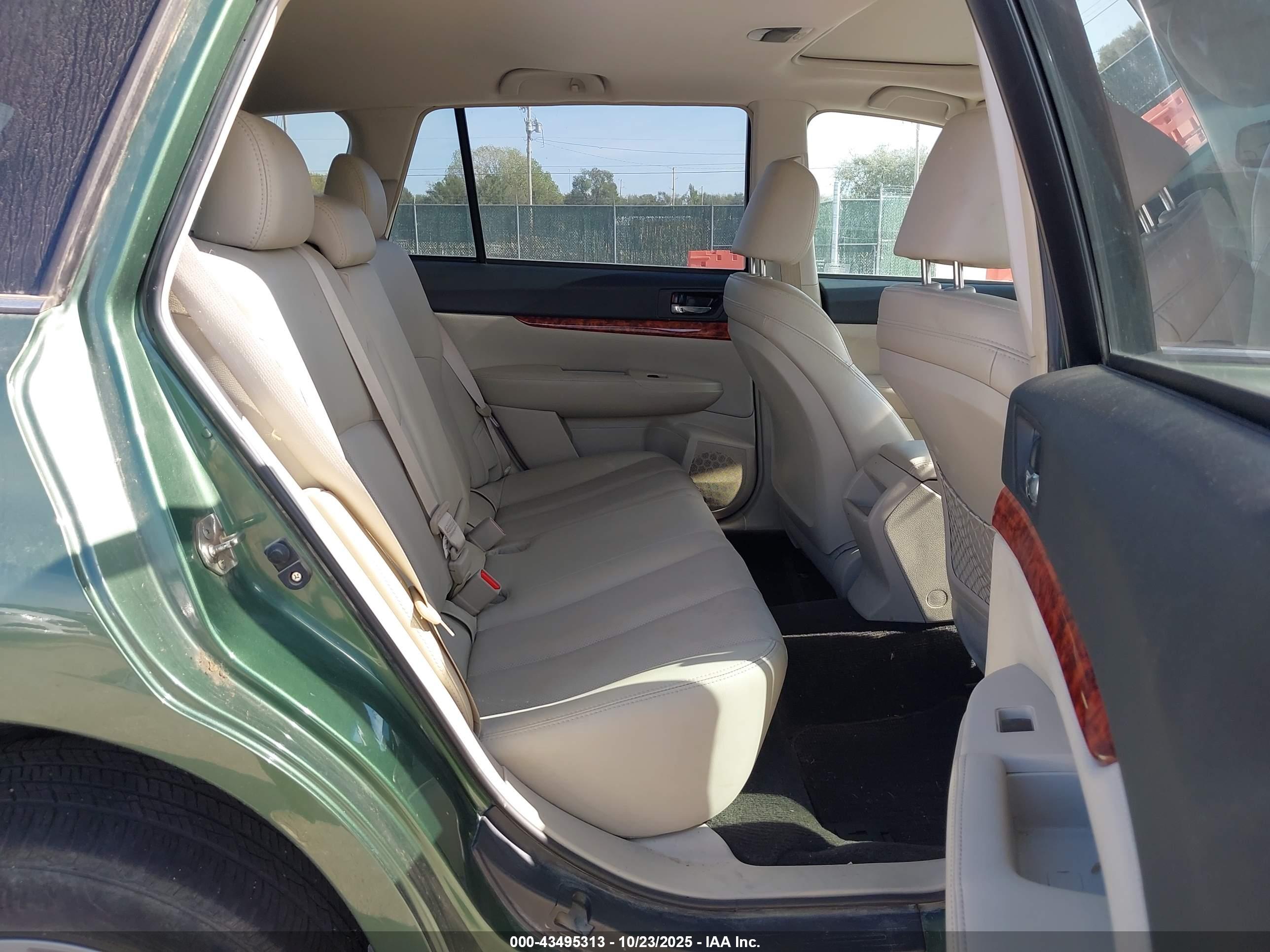 SUBARU OUTBACK image 8