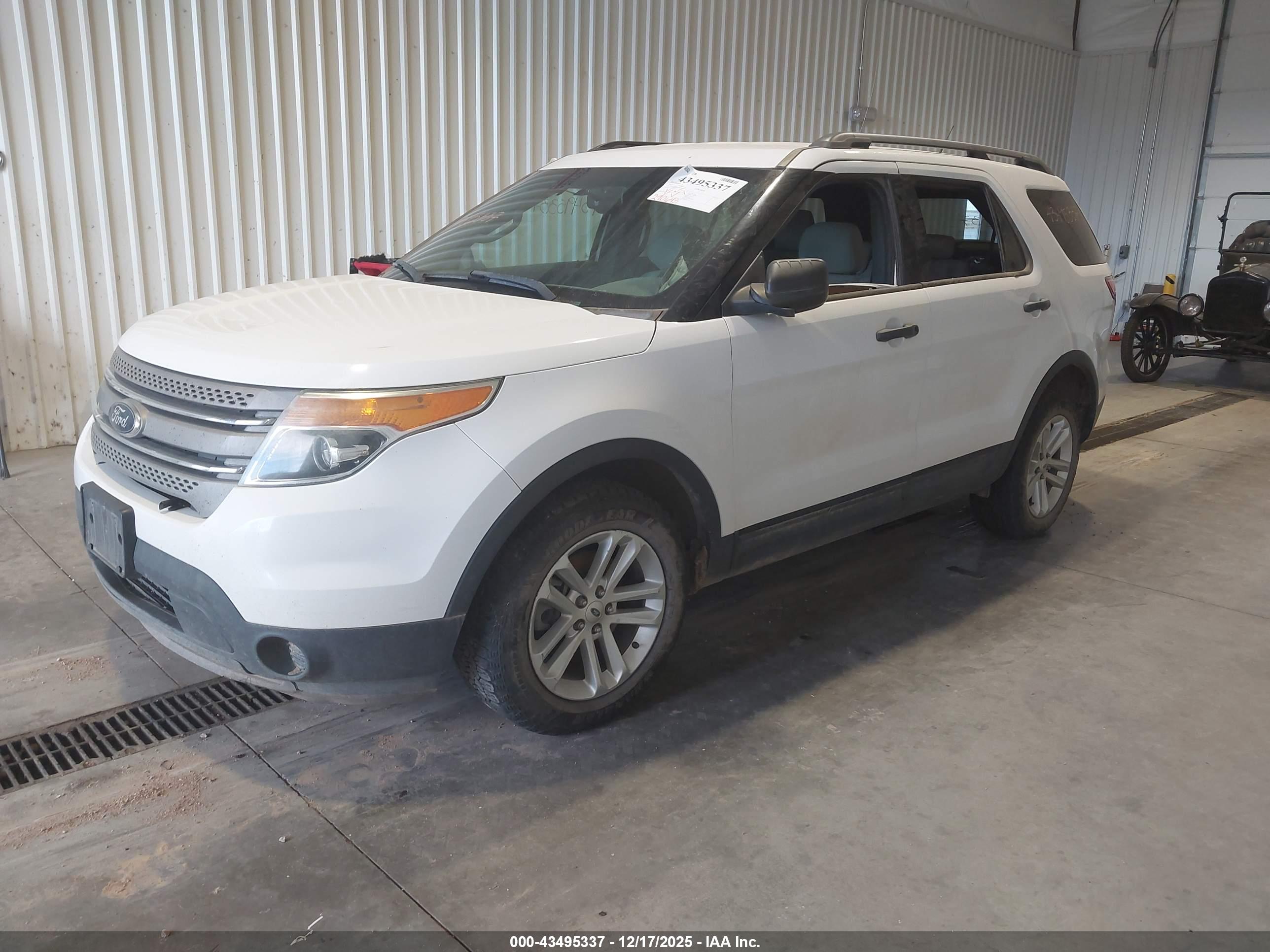 FORD EXPLORER image 2